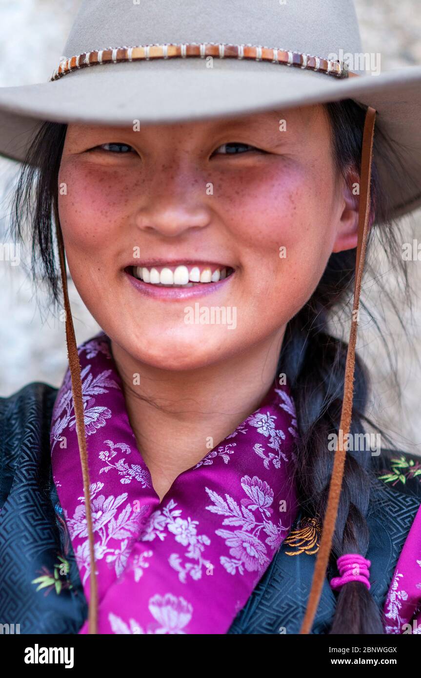 Il turista cinese all'interno del monastero di Tashi Lhunpo in Shigatse Tibet Cina. Il tempio di Tashilhunpo fu la tradizionale sede del Panchen lama fondato nel 144 Foto Stock