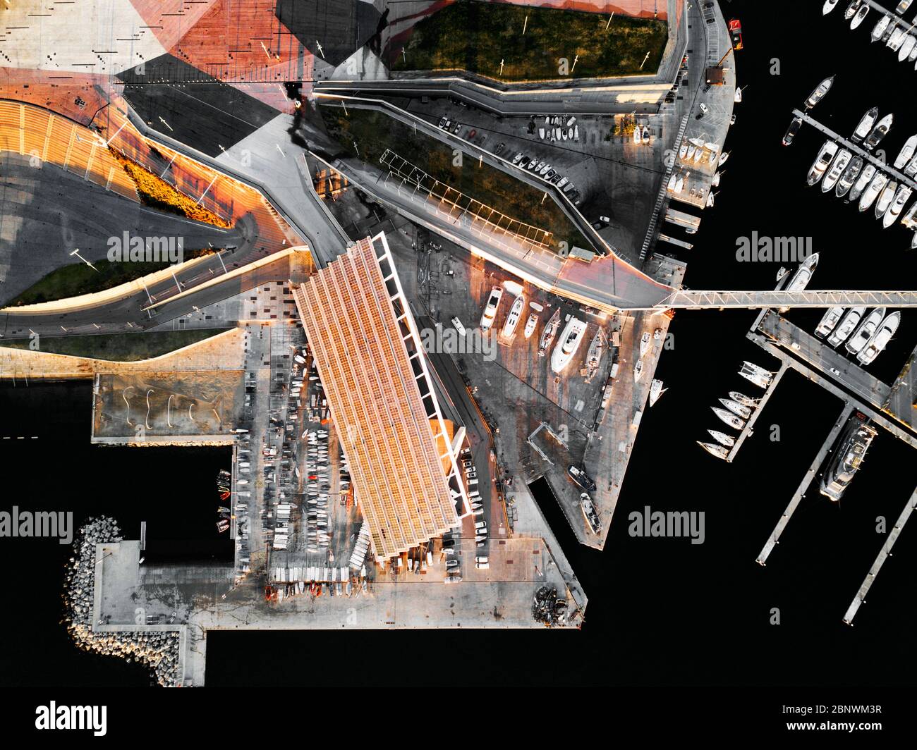 Pergola fotovoltaica, Diagonal Mar, Lungomare, vista aerea Barcellona Catalogna Spagna. Il progetto complessivo è stato realizzato da Jose Antonio Martinez Lapena Foto Stock