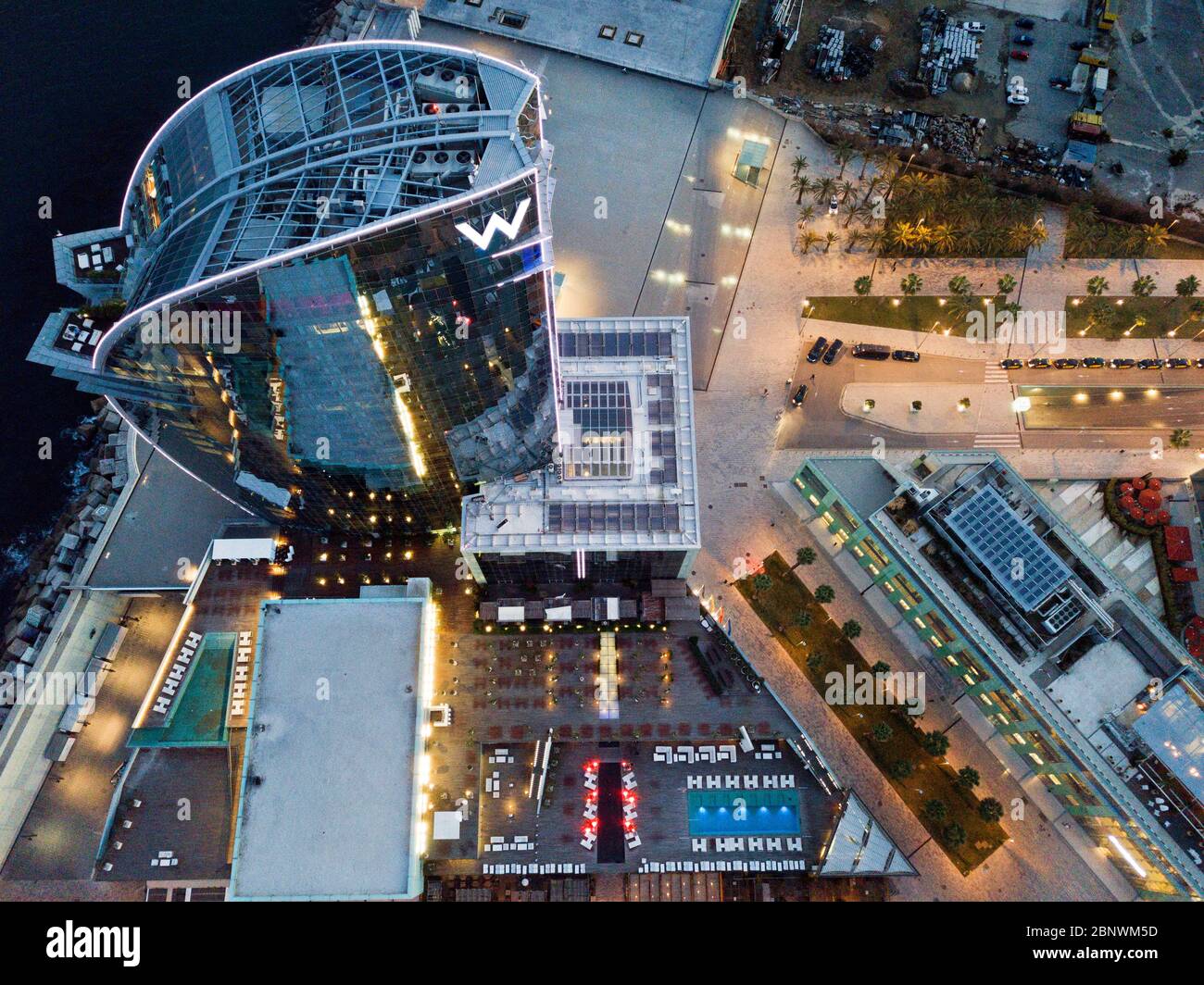 Barceloneta l'Hotel W progettato dall'architetto Riccardo Bofil vista aerea Barcellona Catalogna Spagna. Il W Barcelona Hotel, conosciuto come Foto Stock