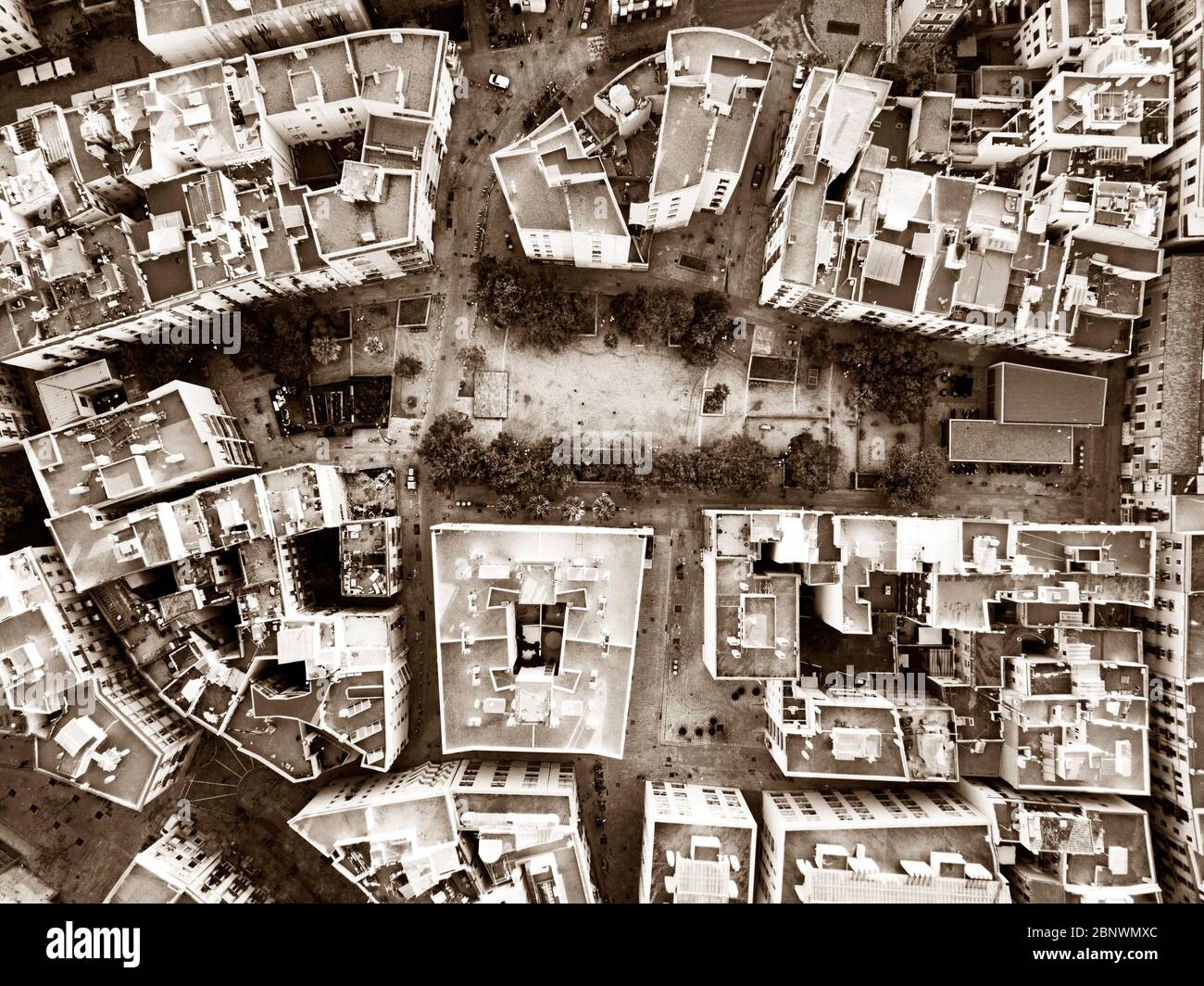 Campo di calcio in Jardins forat de la vergonya raval quartiere vista aerea Barcellona Catalogna Spagna il giardino del buco è iniziato nel 2000 da un Foto Stock