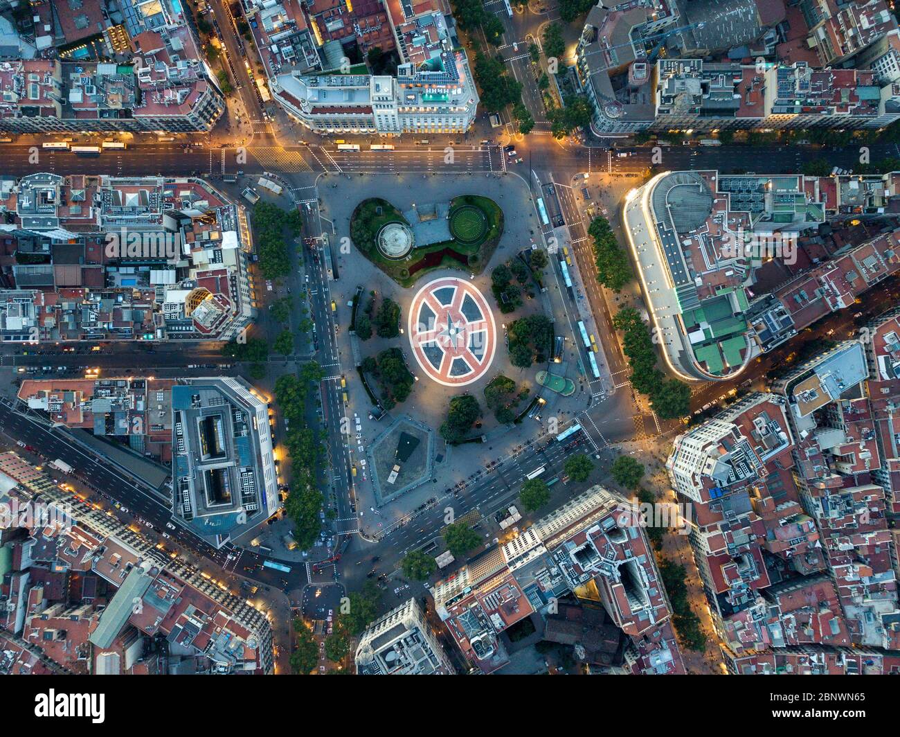 Vista aerea di Plaça de Catalunya o di piazza Catalunya, una piazza principale nel centro di Barcellona, Catalogna Spagna. Plaça de Catalunya o Plaza de Foto Stock