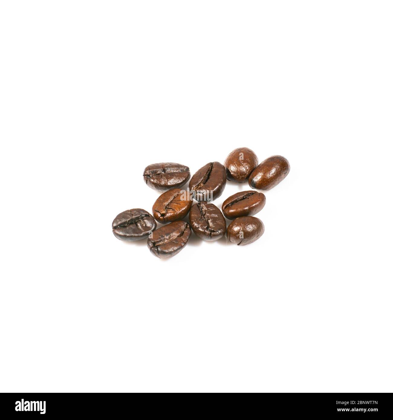 Chicchi di caffè su sfondo bianco. Foto Stock