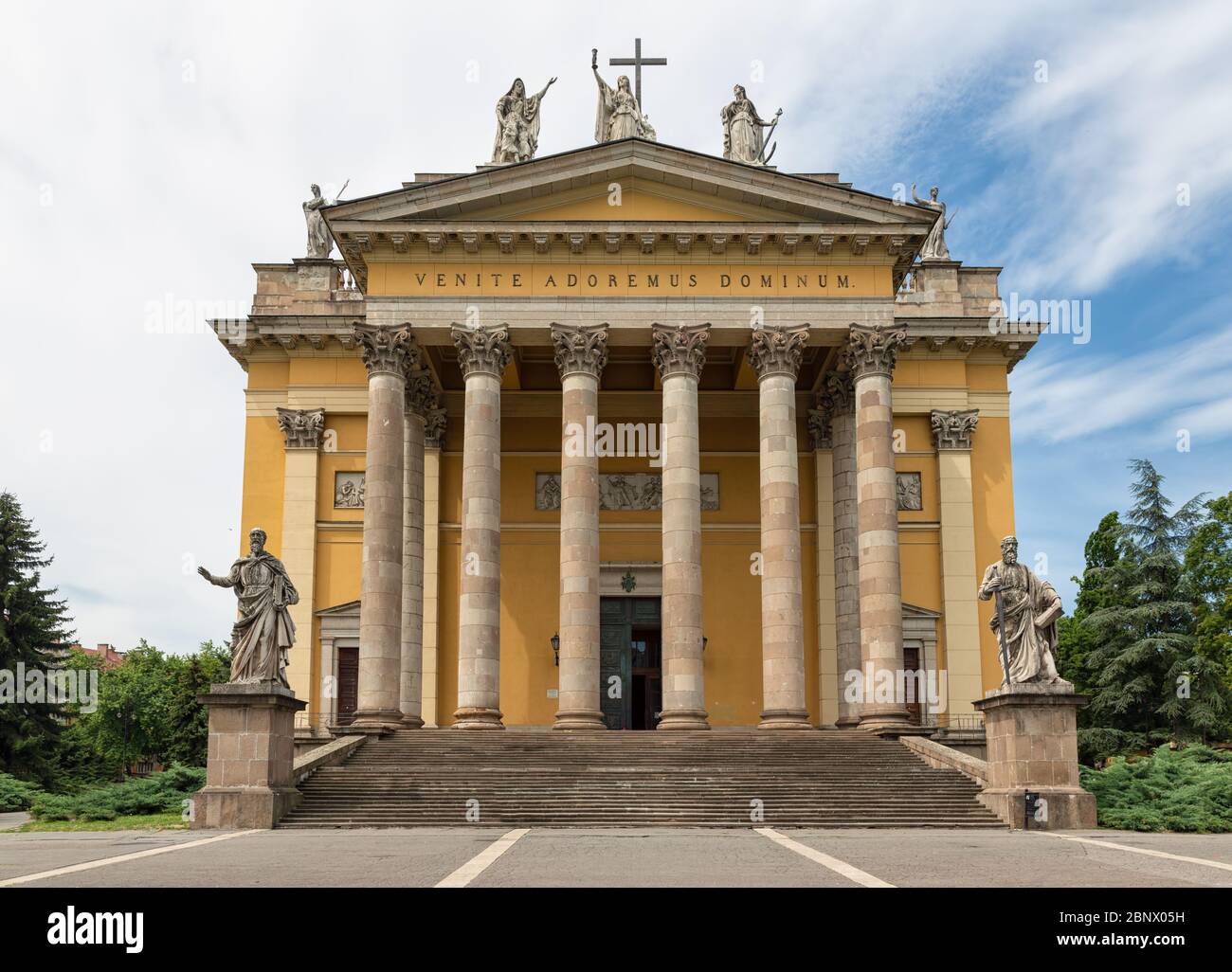 Facciata Cattedrale Basilica chiamata anche Eger Cattedrale di Eger, Ungheria Foto Stock