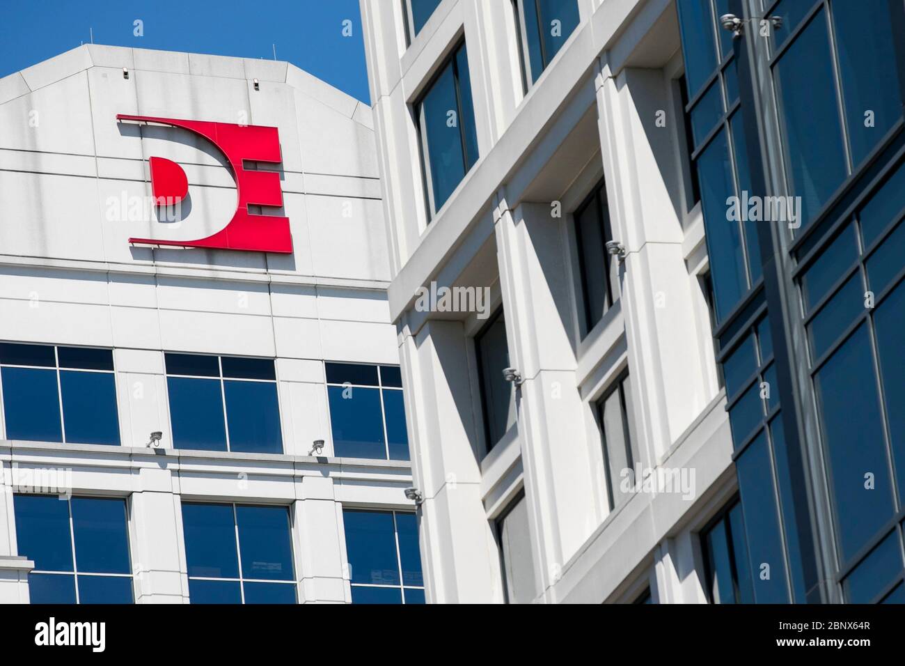 Un logo all'esterno della sede di Dominion Enterprises a Norfolk, Virginia, il 2 maggio 2020. Foto Stock