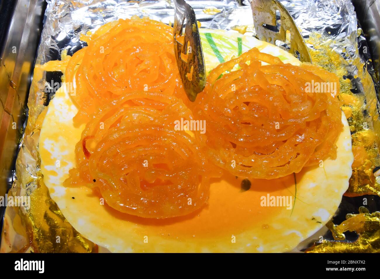 Jalebi dolce indiano delizioso posto su un piatto Foto Stock