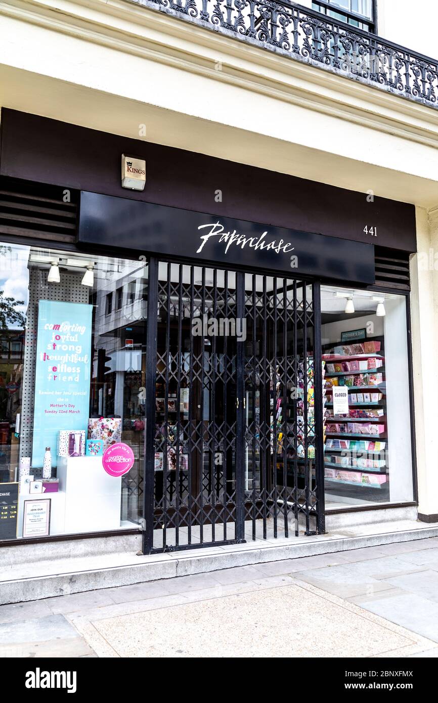 16 maggio 2020 Londra, Regno Unito - la catena stazionaria Paperchase a Charing Cross è chiusa durante il blocco pandemico di Coronavirus, il governo ha preso misure per prevenire la diffusione del virus Foto Stock