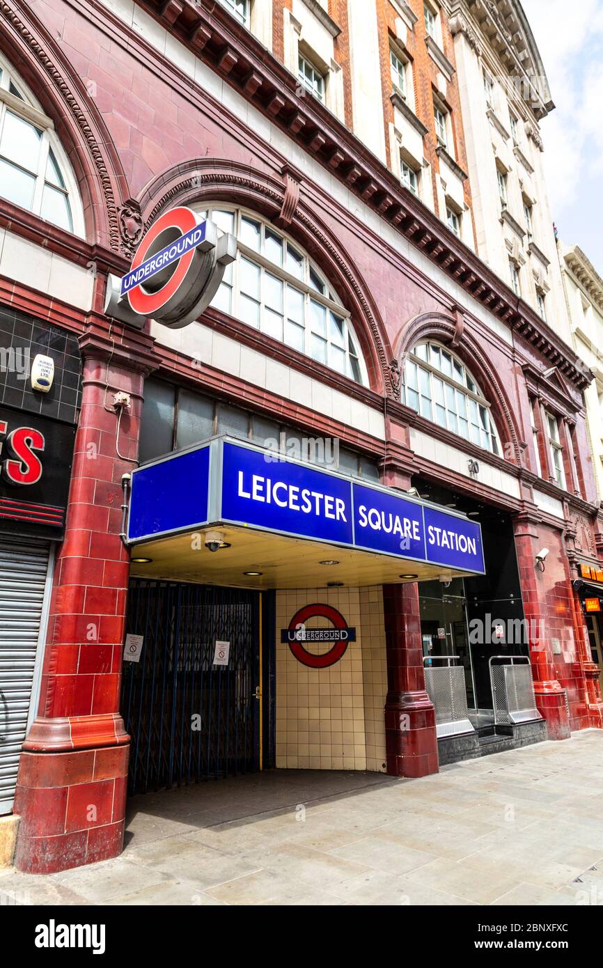 16 maggio 2020 Londra, Regno Unito - la stazione della metropolitana di Leicester Square è chiusa durante il blocco della pandemia di Coronavirus Foto Stock