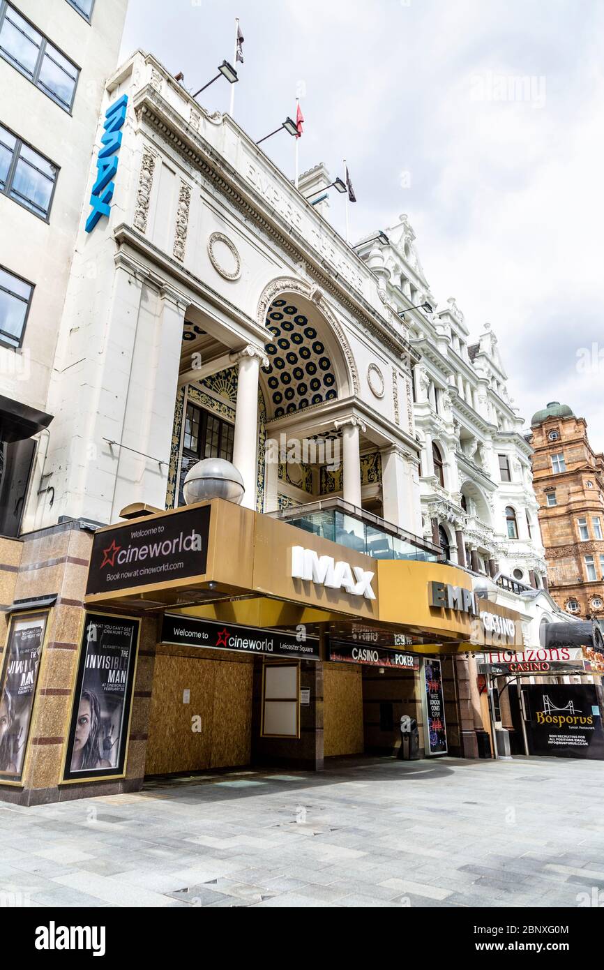 16 maggio 2020 Londra, Regno Unito - il cinema Cineworld Leicester Square è salito e chiuso durante il blocco della pandemia di Coronavirus Foto Stock