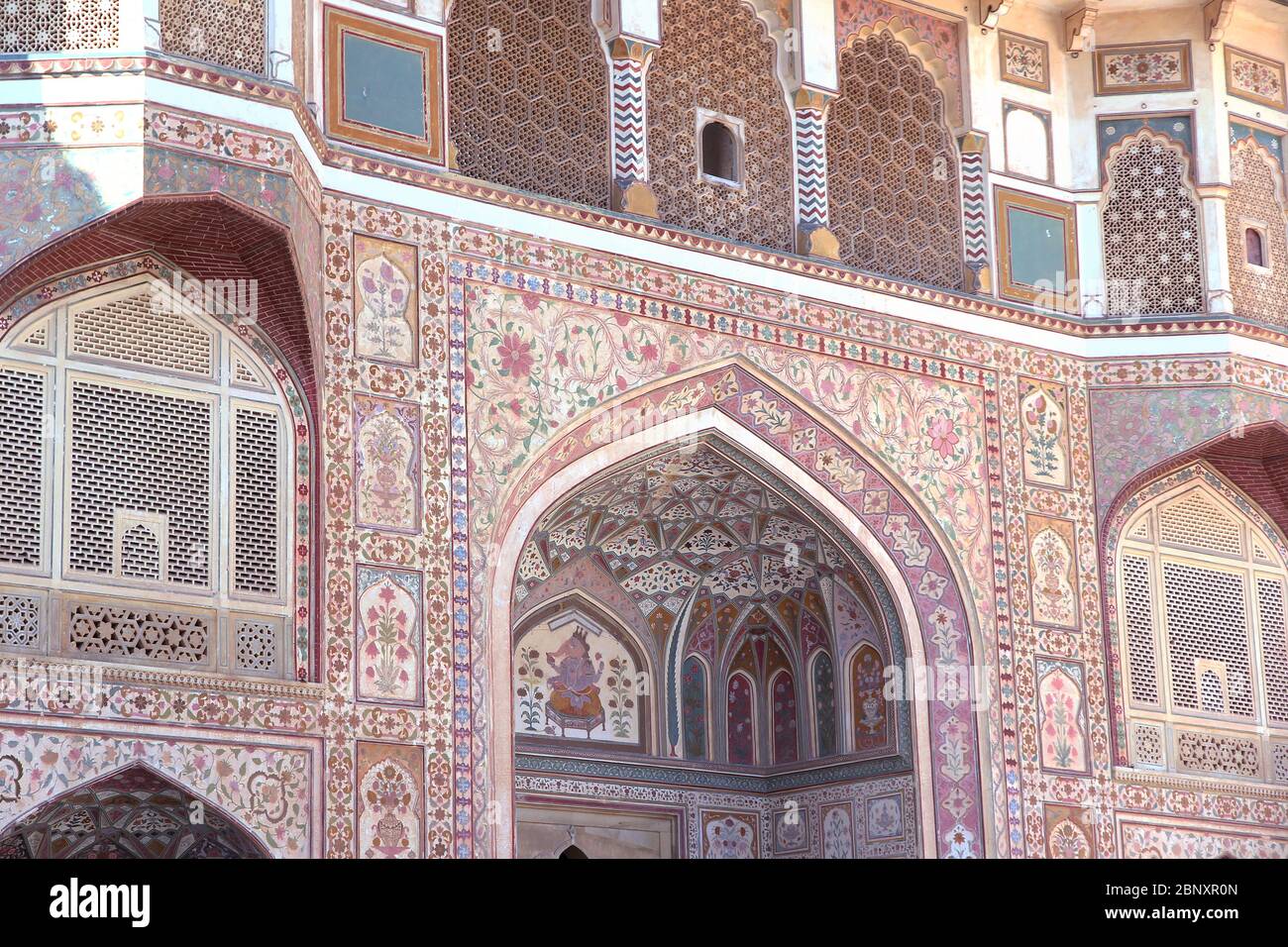 Arte indiana - decorazioni della porta di Ganesh in Amber Fort, Rajasthan Foto Stock