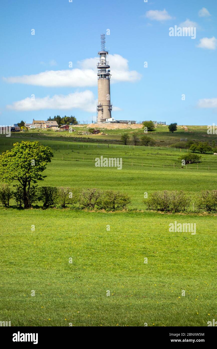 Il BT telecomunicazioni torre radio palo su Croker Hill Sutton comune vicino Macclesfield Cheshire Peak distretto Inghilterra Foto Stock