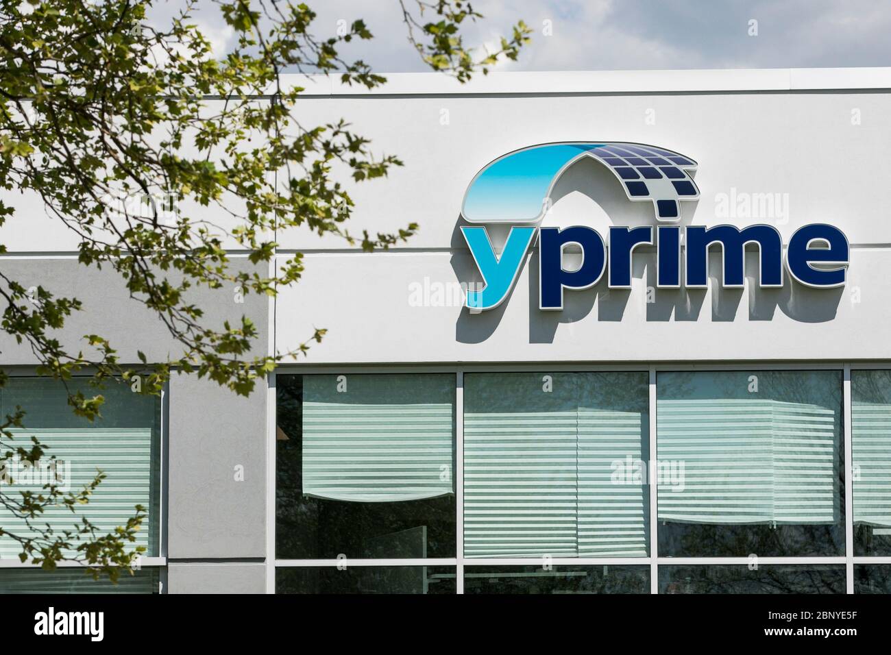 Un logo all'esterno della sede centrale di Yprime a Malvern, Pennsylvania, il 4 maggio 2020. Foto Stock
