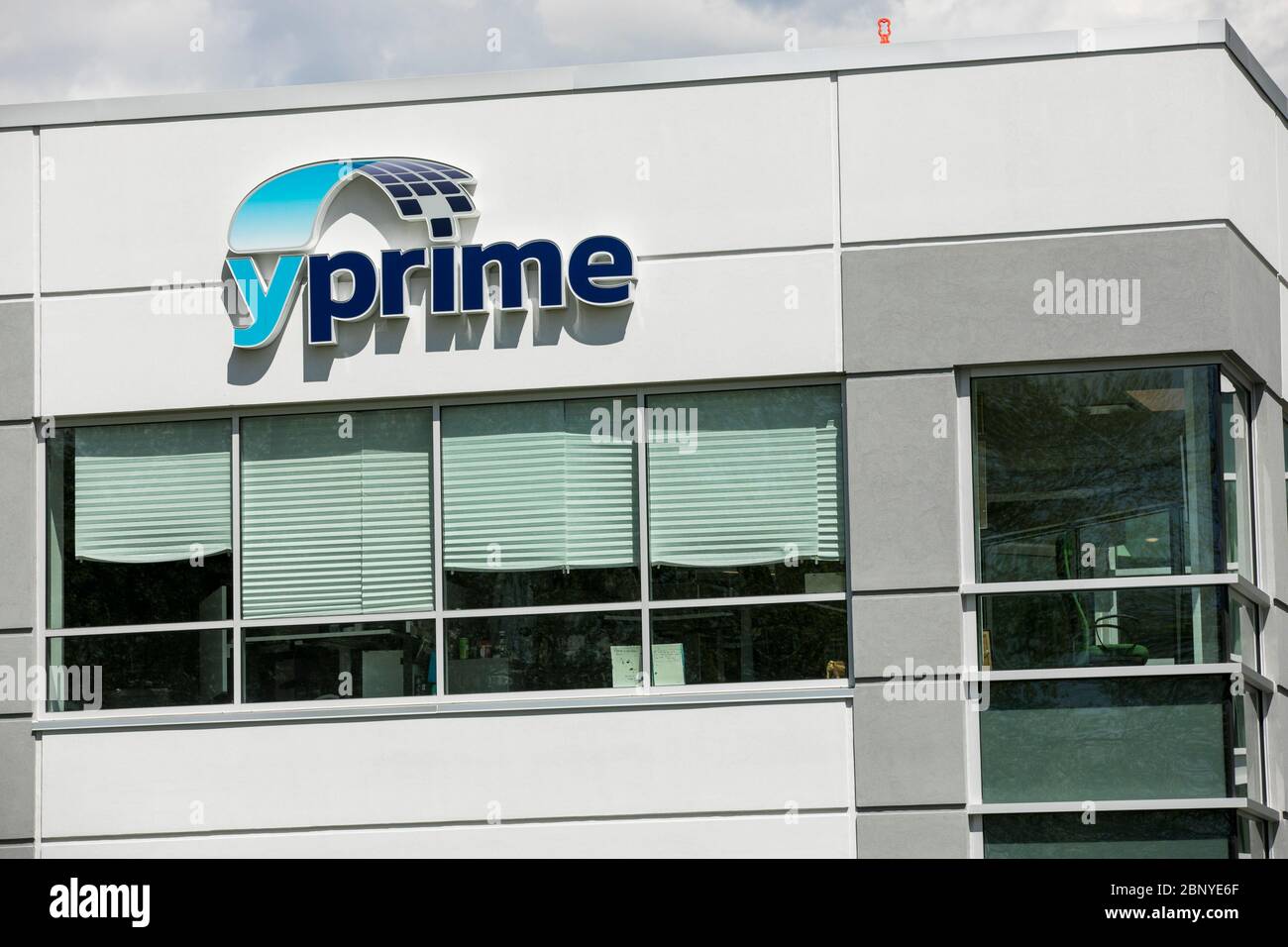 Un logo all'esterno della sede centrale di Yprime a Malvern, Pennsylvania, il 4 maggio 2020. Foto Stock