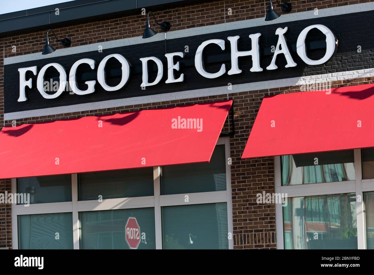 Un cartello con il logo all'esterno di un ristorante Fogo de Chao situato a King of Prussia, Pennsylvania, il 4 maggio 2020. Foto Stock