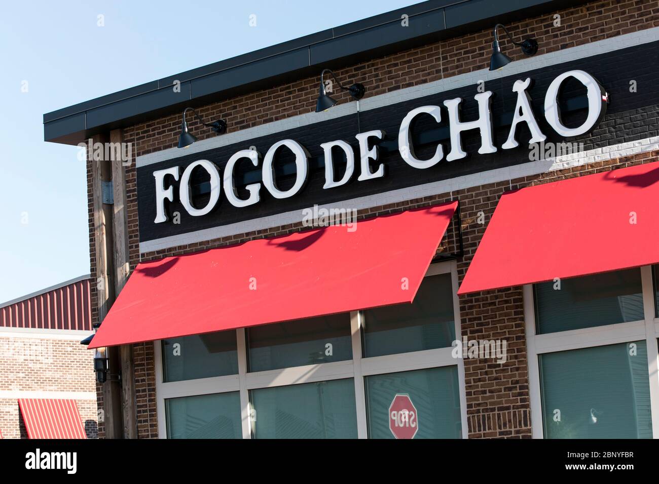 Un cartello con il logo all'esterno di un ristorante Fogo de Chao situato a King of Prussia, Pennsylvania, il 4 maggio 2020. Foto Stock