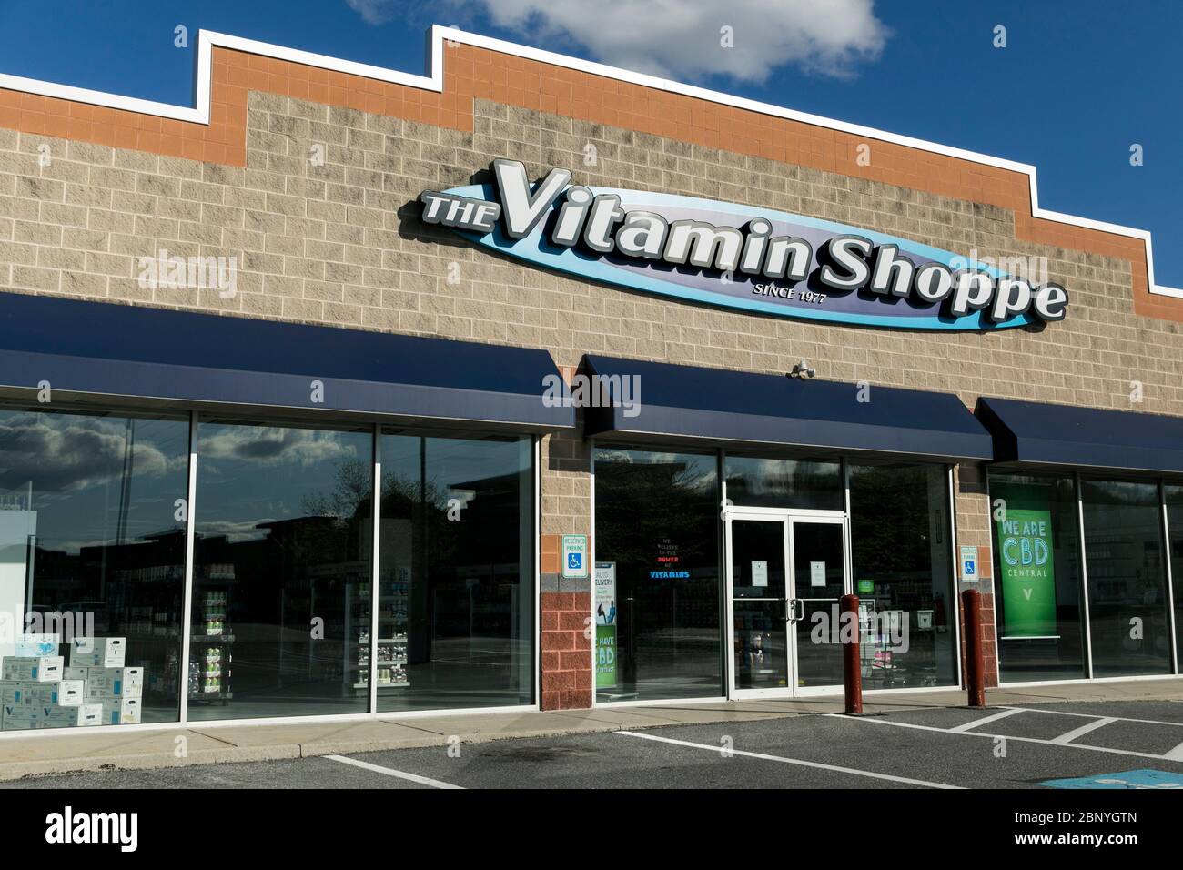 Un cartello con il logo all'esterno di un punto vendita al dettaglio Vitamin Shoppe a Wyomissing, Pennsylvania, il 4 maggio 2020. Foto Stock