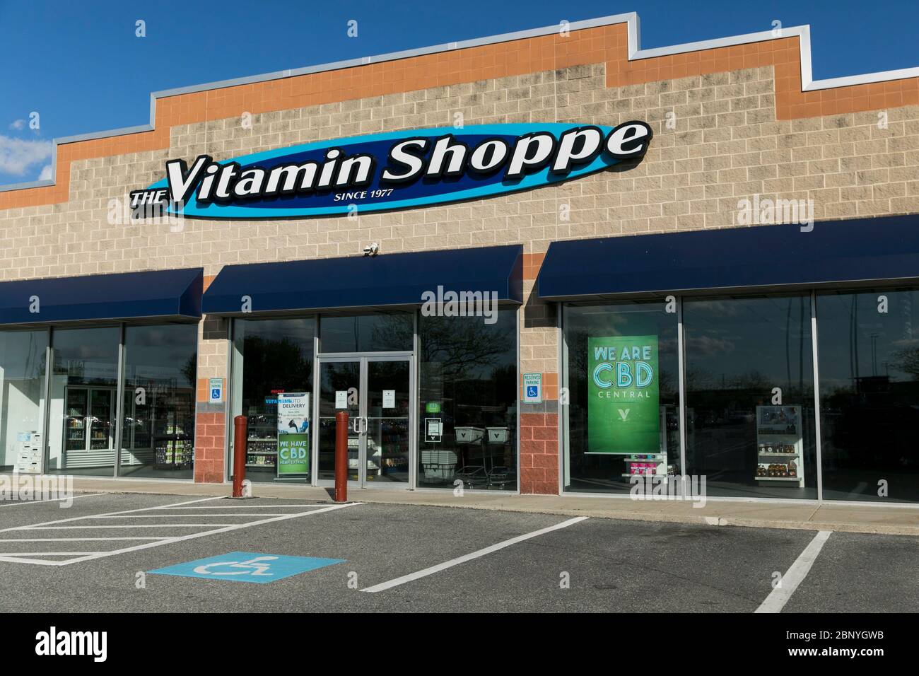 Un cartello con il logo all'esterno di un punto vendita al dettaglio Vitamin Shoppe a Wyomissing, Pennsylvania, il 4 maggio 2020. Foto Stock