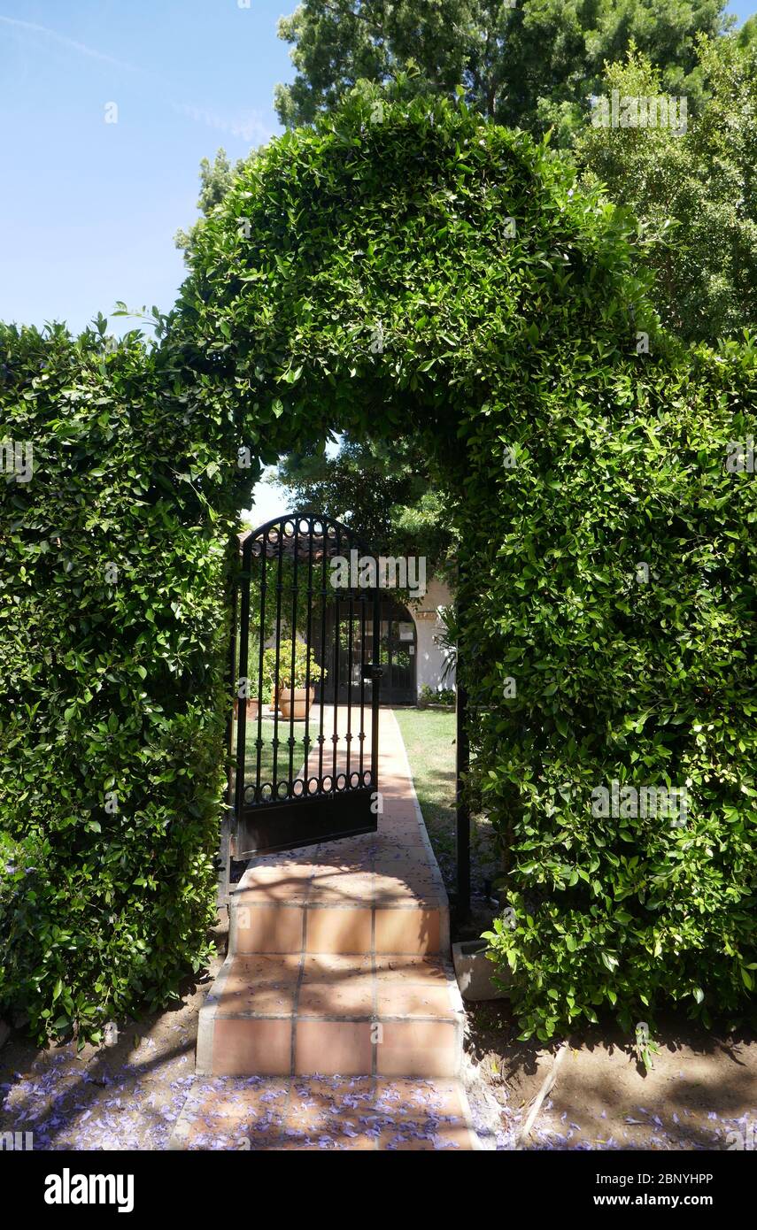 West Hollywood, California, USA 16 maggio 2020 UNA vista generale dell'atmosfera di ex residenza James Dean e Katherine Hepburn al patio del Moro al 1300 N. Harper Avenue il 16 maggio 2020 a West Hollywood, California, USA. Foto di Barry King/Alamy Stock foto Foto Stock