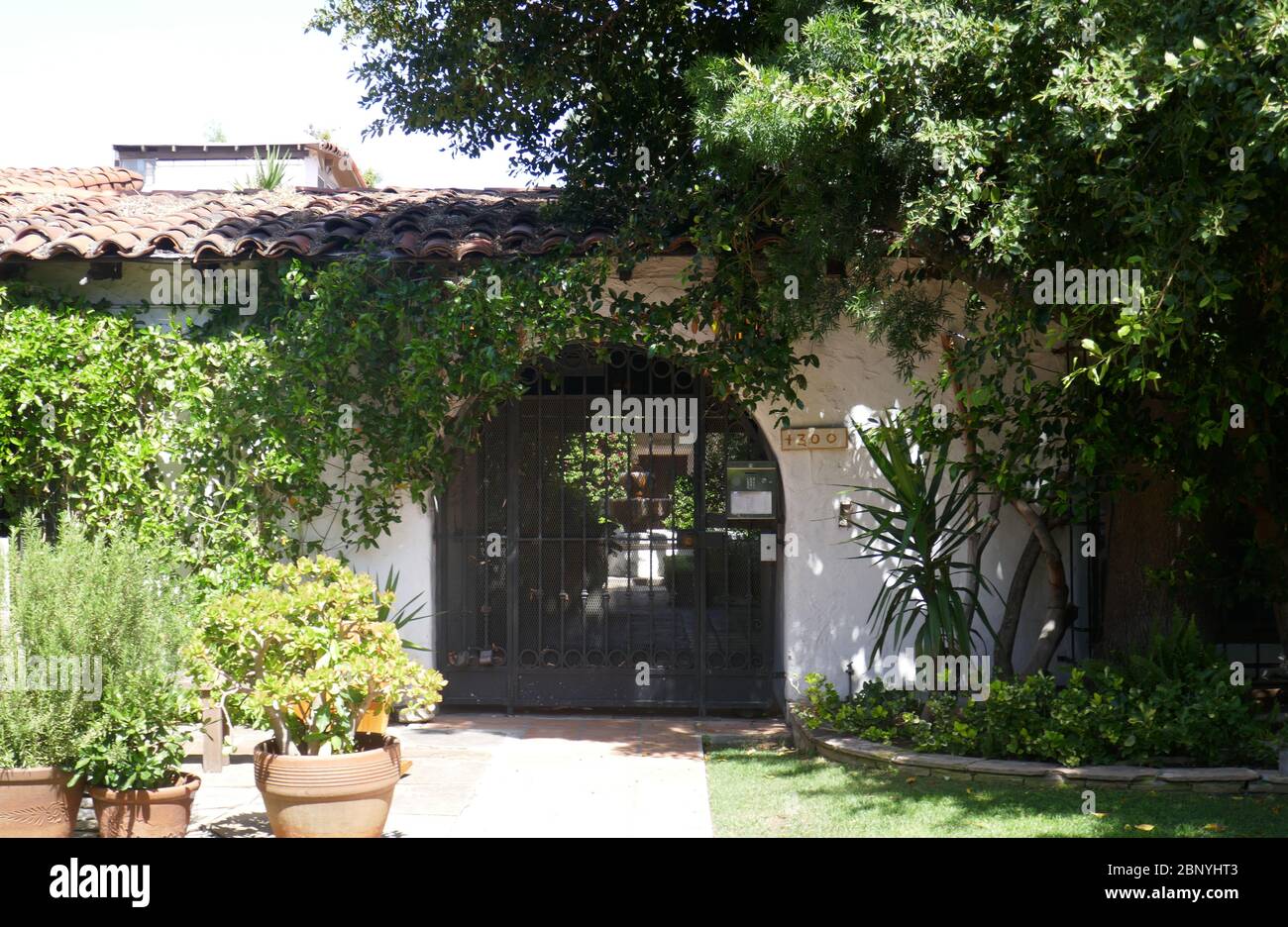 West Hollywood, California, USA 16 maggio 2020 UNA vista generale dell'atmosfera di ex residenza James Dean e Katherine Hepburn al patio del Moro al 1300 N. Harper Avenue il 16 maggio 2020 a West Hollywood, California, USA. Foto di Barry King/Alamy Stock foto Foto Stock