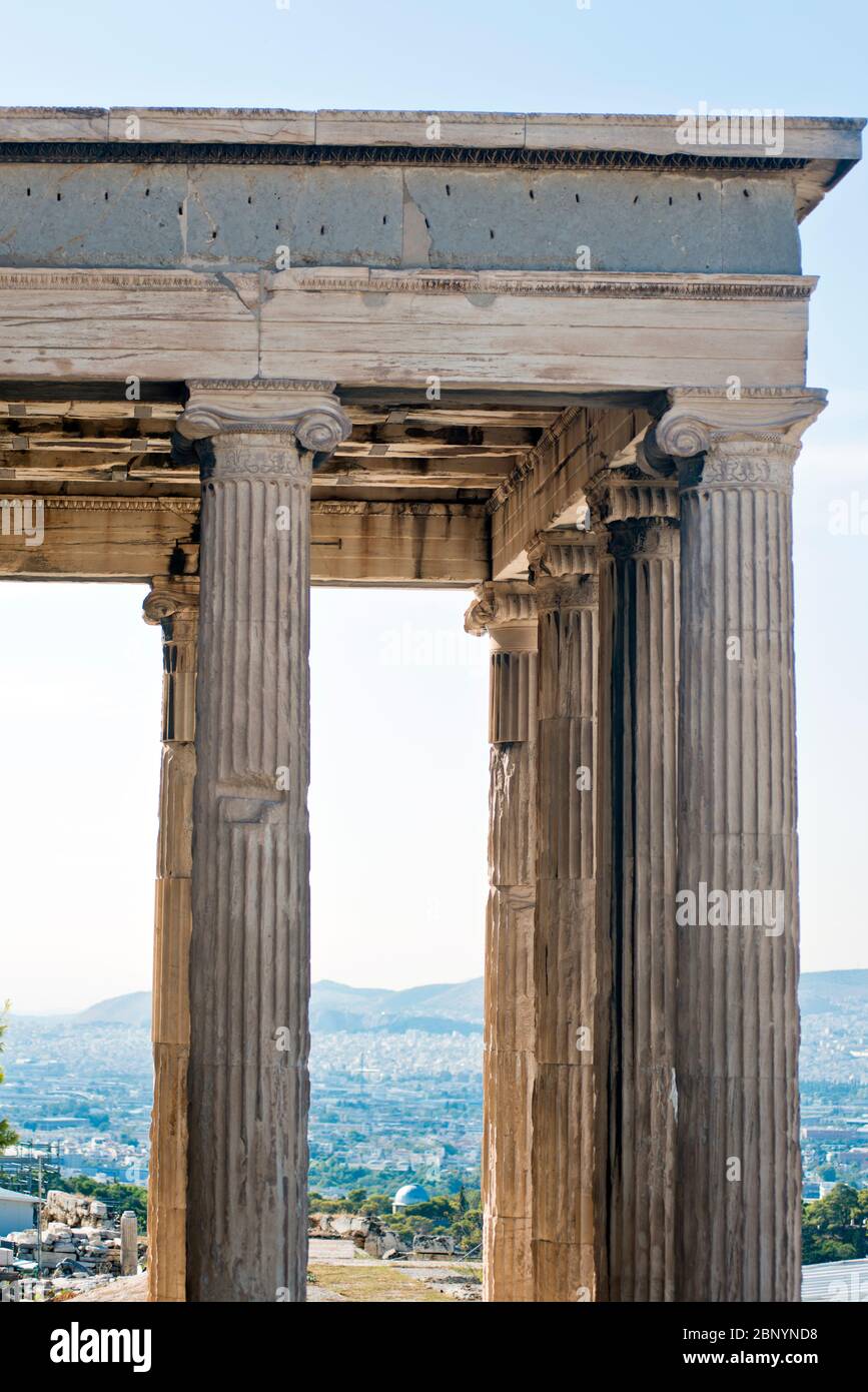 L'Erechtheion, particolare della capitale dorica. Acropoli di Atene, Grecia Foto Stock
