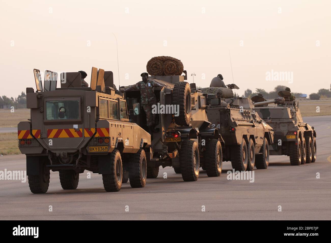 Veicoli militari SANDF Foto Stock