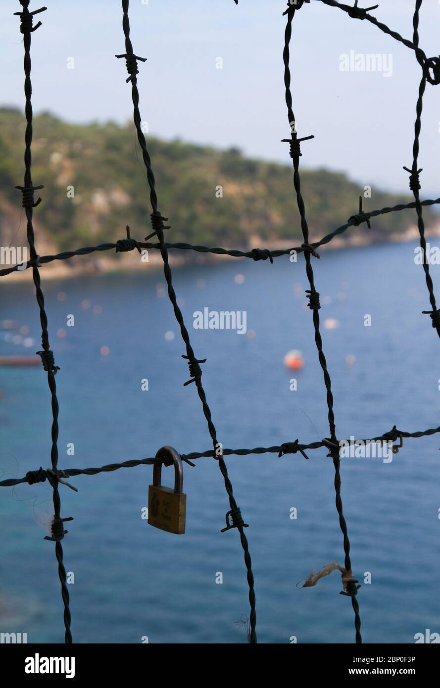 Proteggete le nostre spiagge e le nostre città turistiche. Resta vigile. Controllare il virus. Salvare vite umane. Foto Stock