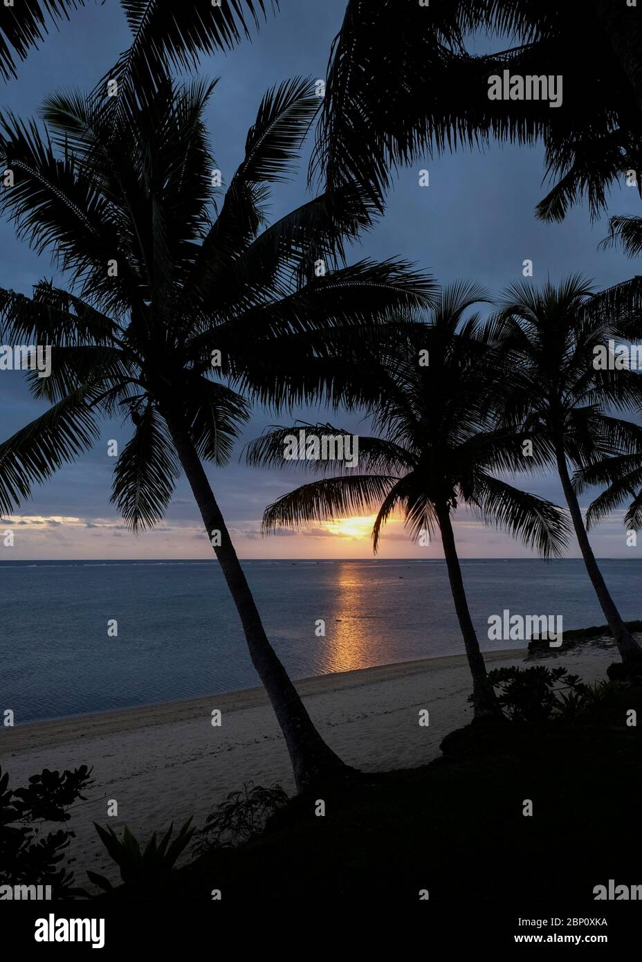 Tramonto a Bedarra Beach, Korotogo, Coral Coast, viti Levu, Fiji, Sud Pacifico. Foto Stock