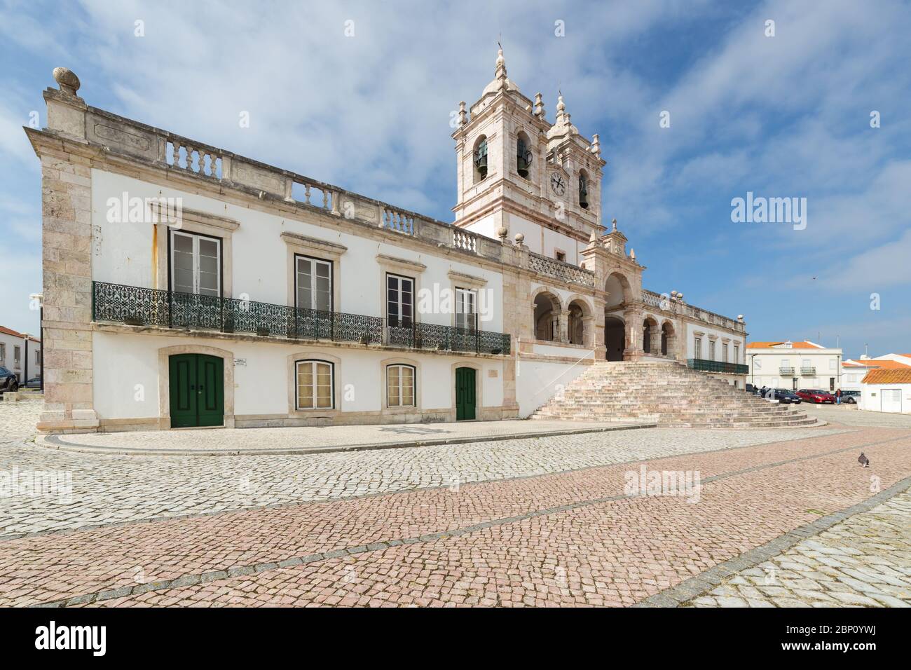 NAZARE, PORTOGALLO - 25 FEBBRAIO 2017: Il XVII secolo, barocco Igreja de Nossa Senhora da Nazaré, in Portogallo, decorato con attraente azulejo olandese Foto Stock