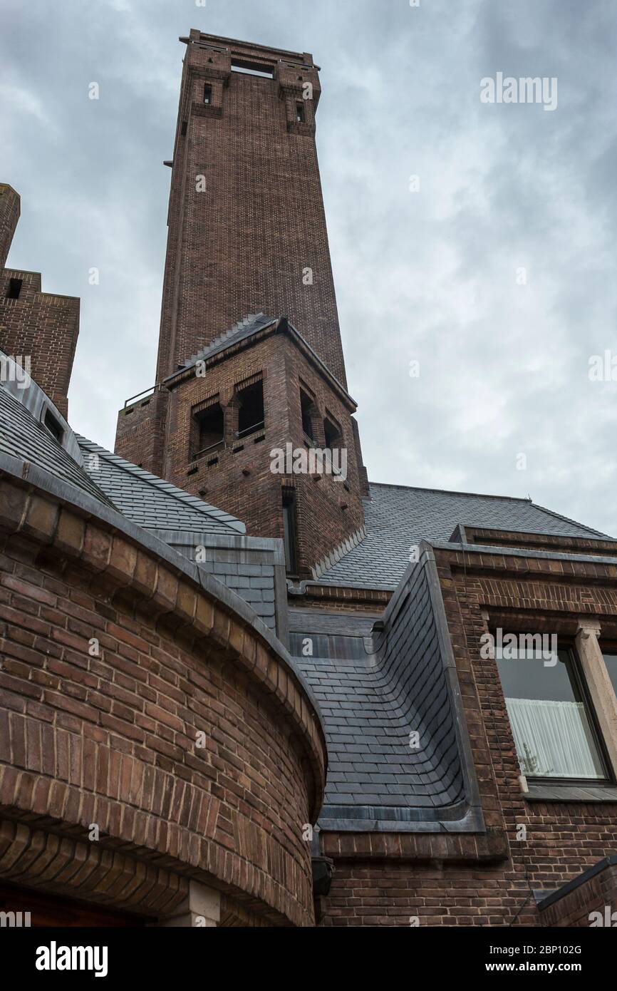 Primo piano di una parte di Jachthuis Sint Hubertus, l'ex residenza di Hélène e Anton Kröller-Müller, nel Parco Nazionale De Hoge Veluwe, Gelderland, Net Foto Stock