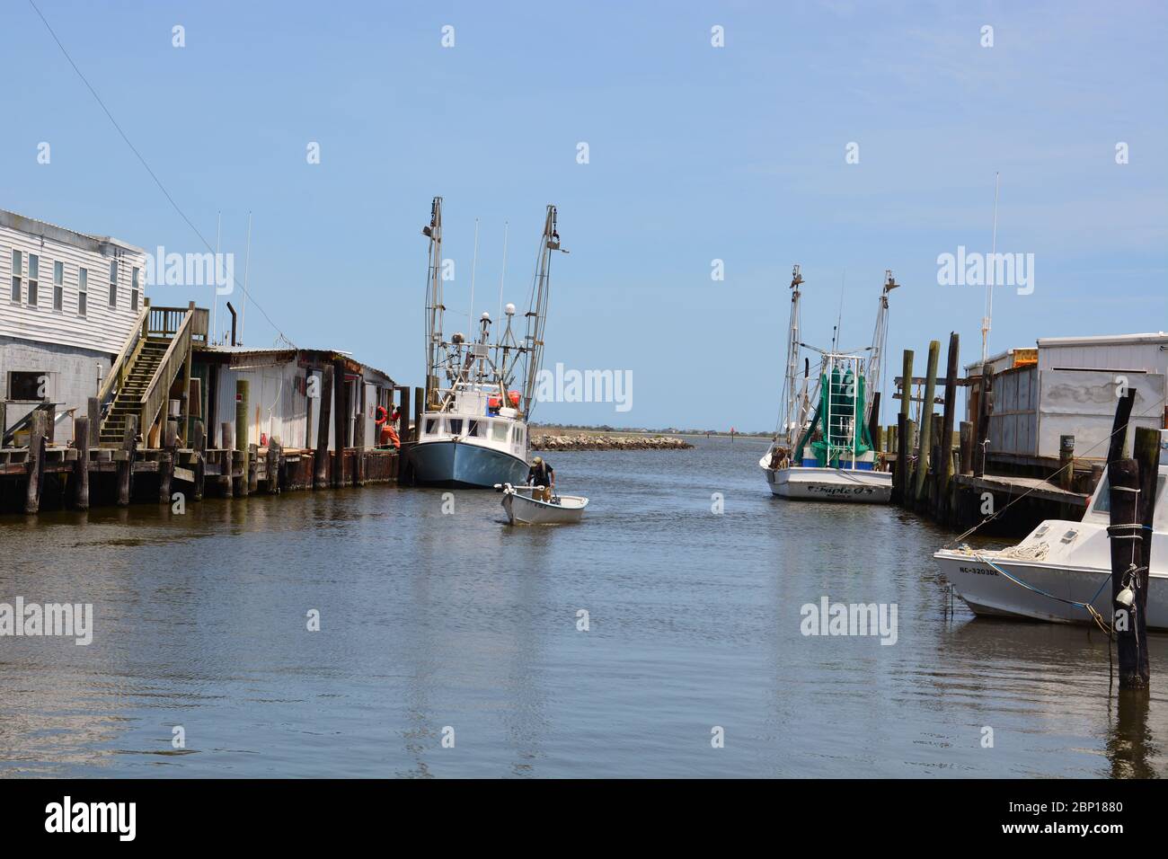 L'industria della pesca wanchese sostiene un numero modesto di pescherecci commerciali a strascico all'estremità meridionale dell'isola di Roanoke. Foto Stock