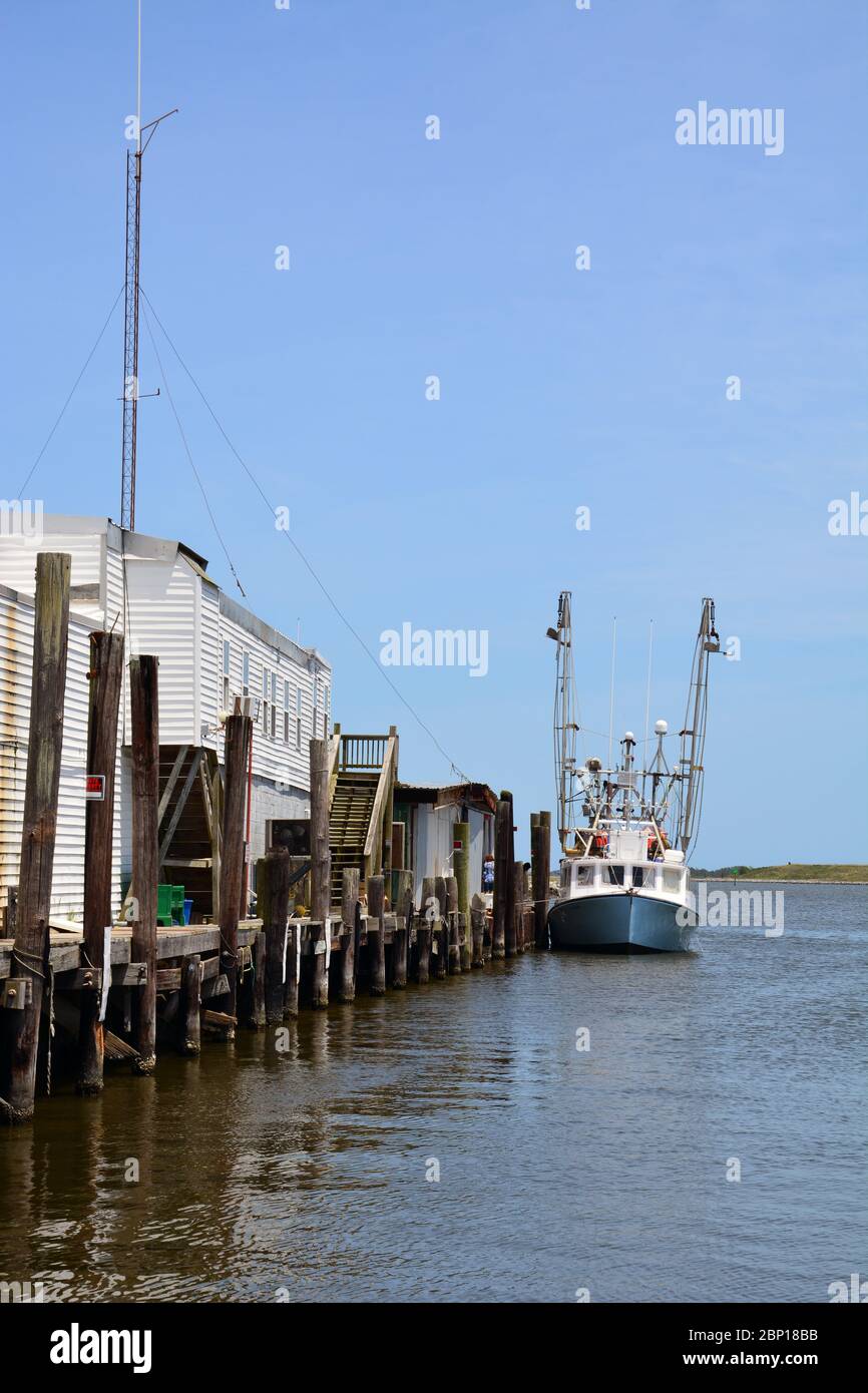 L'industria della pesca wanchese sostiene un numero modesto di pescherecci commerciali a strascico all'estremità meridionale dell'isola di Roanoke. Foto Stock