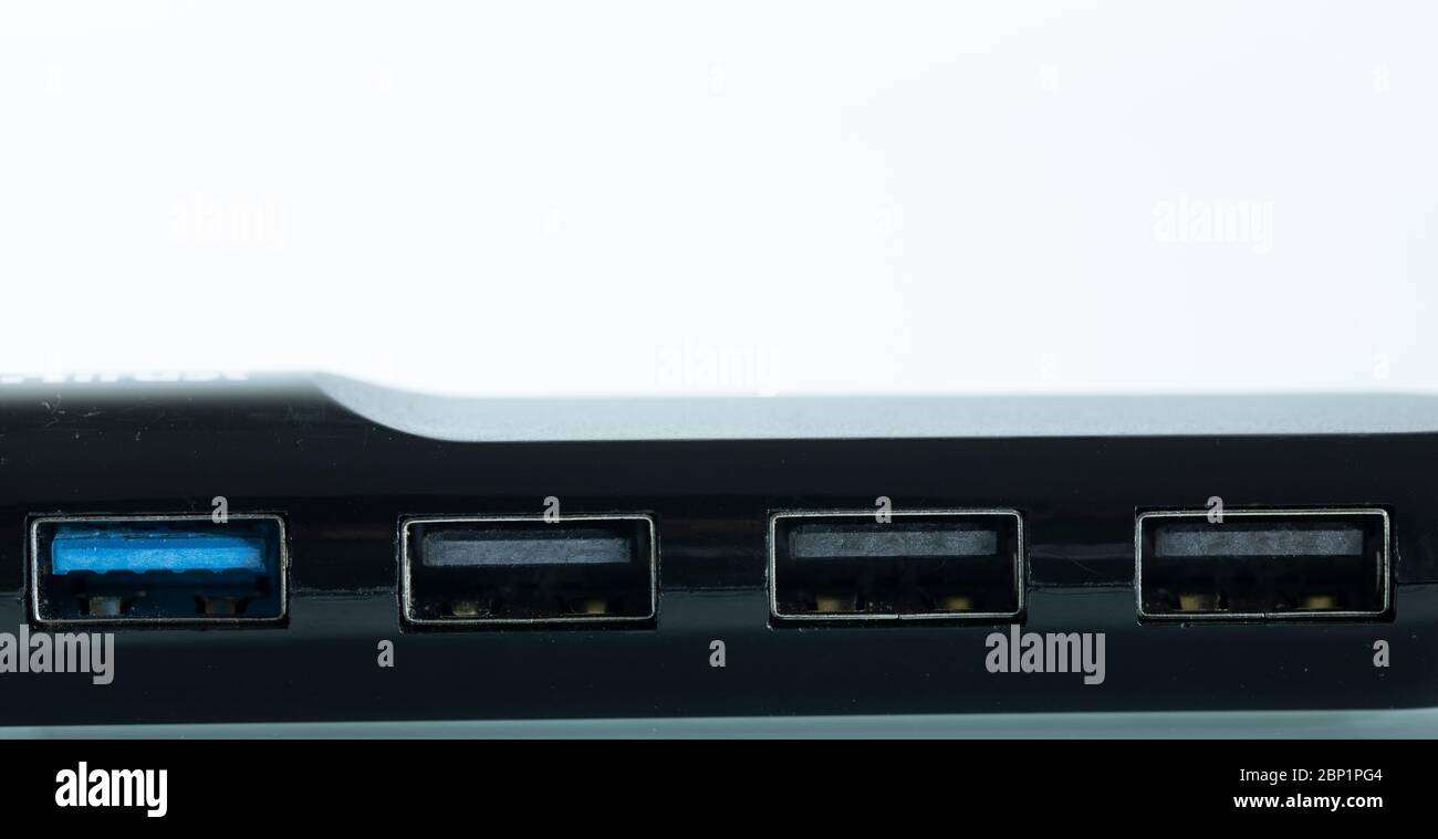 Primo piano del multiplexer USB su sfondo bianco. USB non collegato. Primo piano. Foto Stock