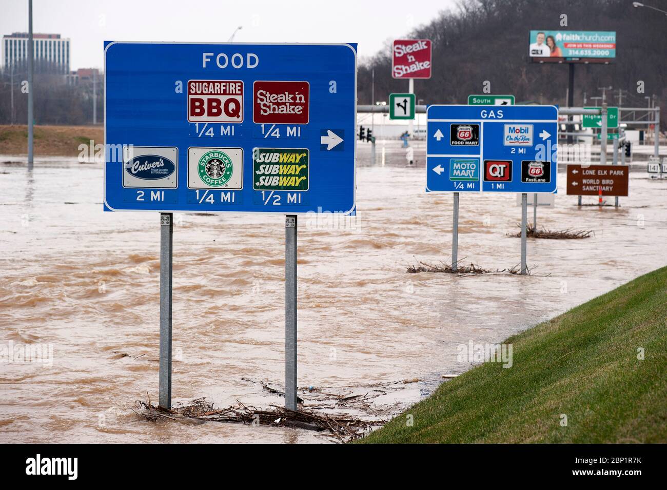 2016 alluvione nel Valley Park, Missouri USA lungo il fiume Meramec, affluente del fiume Mississippi. Foto Stock