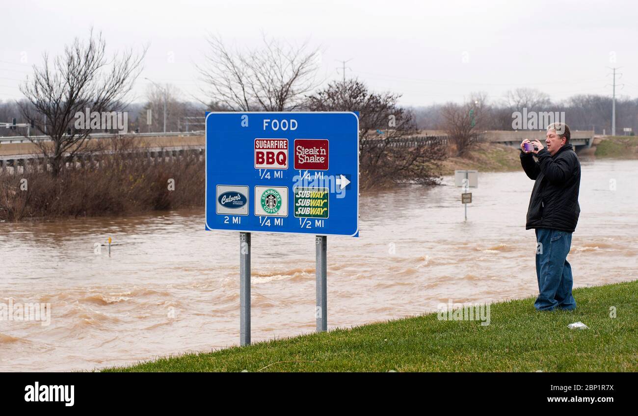 2016 alluvione nel Valley Park, Missouri USA lungo il fiume Meramec, affluente del fiume Mississippi. Foto Stock