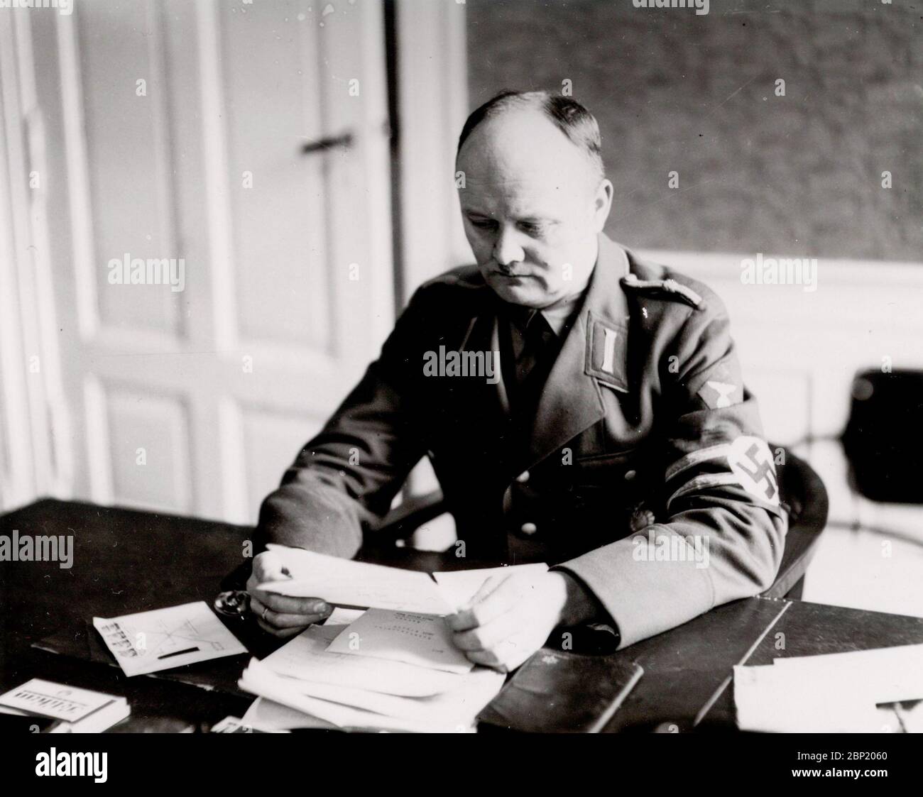 Gauleiter von Kassel Karl Weinrich Heinrich Hoffmann Fotografie 1933 fotografo ufficiale di Adolf Hitler, e un politico e editore nazista, che era un membro del circolo intimo di Hitler. Foto Stock