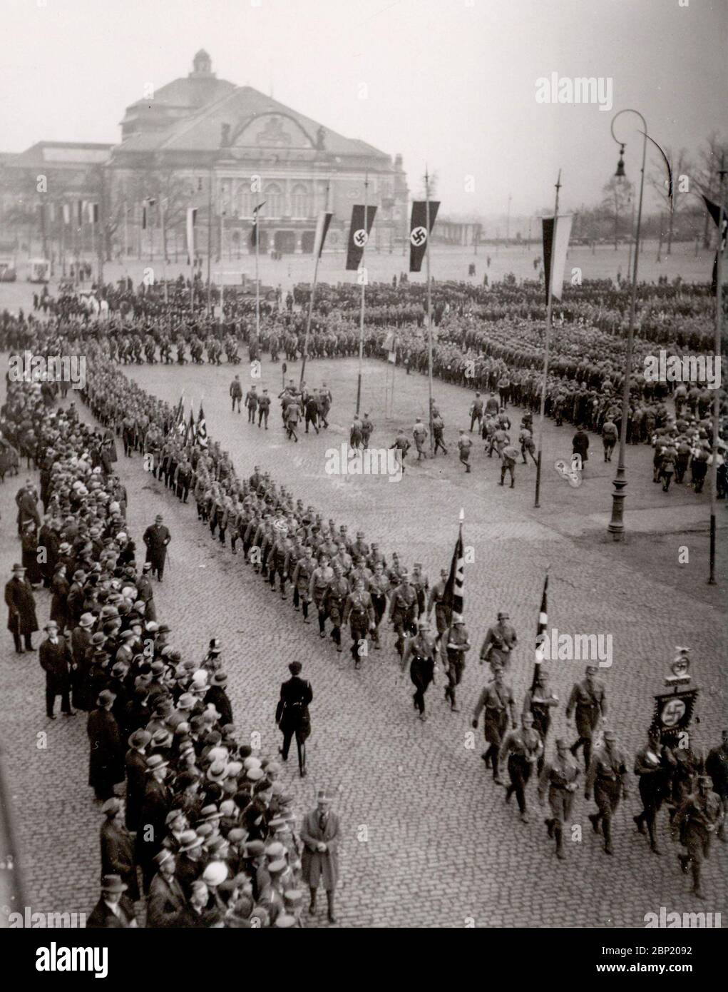 L'impiego della SA Sturmabteilung Heinrich Hoffmann Fotografie 1933 il fotografo ufficiale di Adolf Hitler, e un politico e editore nazista, che era un membro del circolo intimo di Hitler. Foto Stock