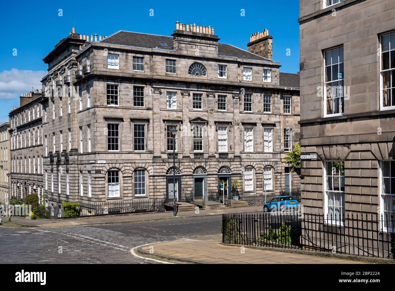 Angolo tra Howe Street e Great King Street nella New Town georgiana di Edimburgo. Felix Yaniewicz, compositore e musicista polacco, visse al numero 84. Foto Stock