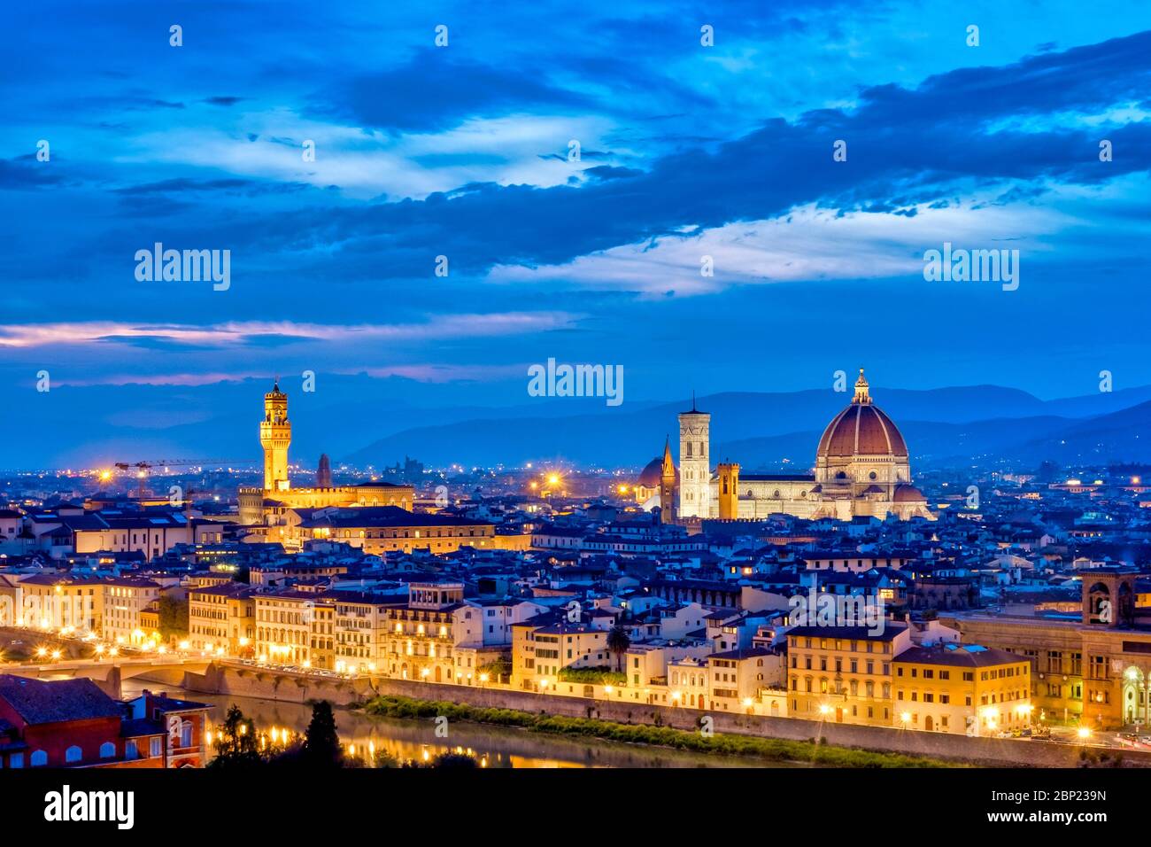Vista di Palazzo Vecchio e del Duomo di Firenze da Piazzale Michelangelo, Firenze, Italia Foto Stock