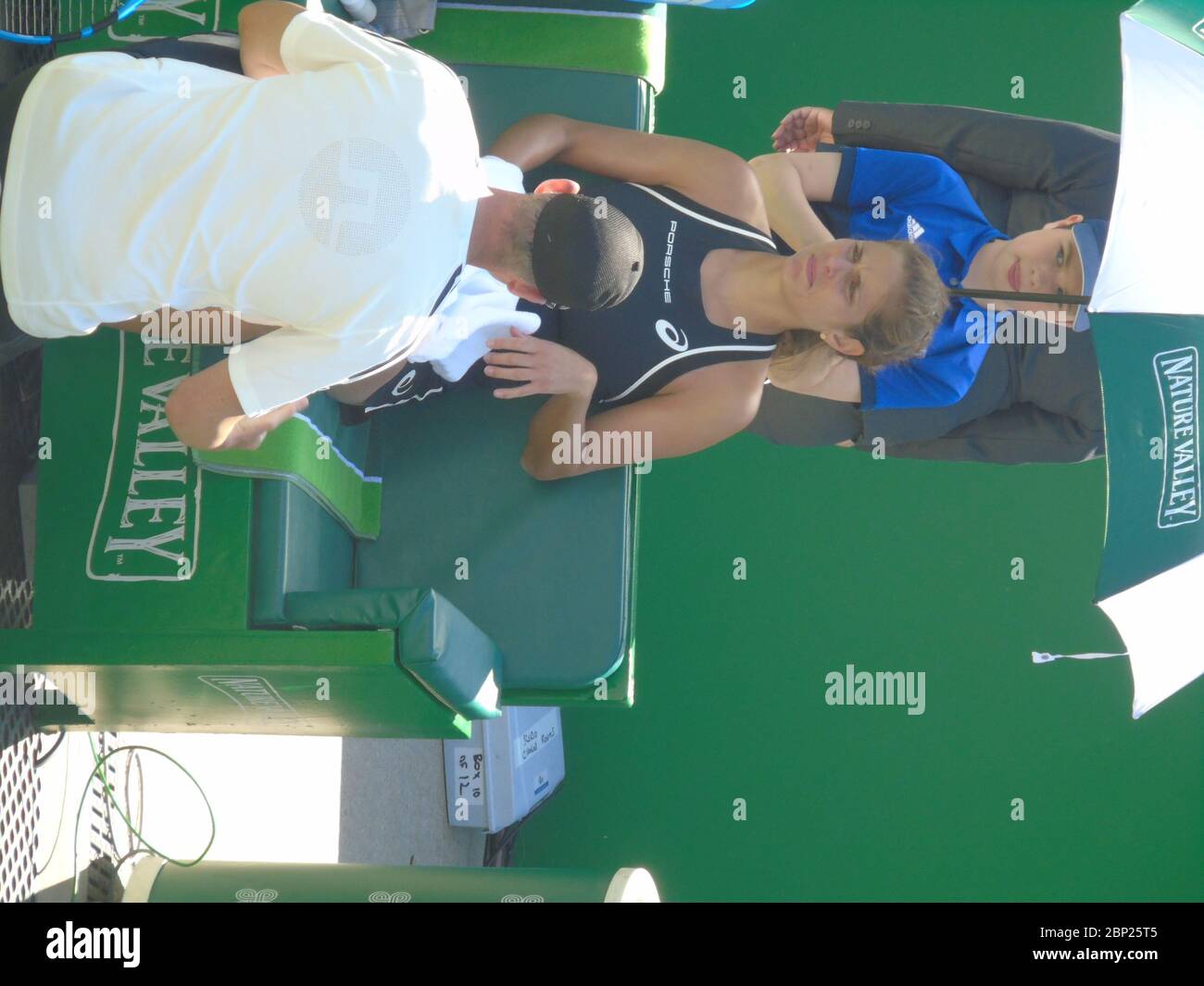 Il tennista tedesco Julia Goerges si è seduto durante una partita contro Petra Kvitova venerdì 22 giugno 2018, Nature Valley Classic, Birmingham, Regno Unito Foto Stock