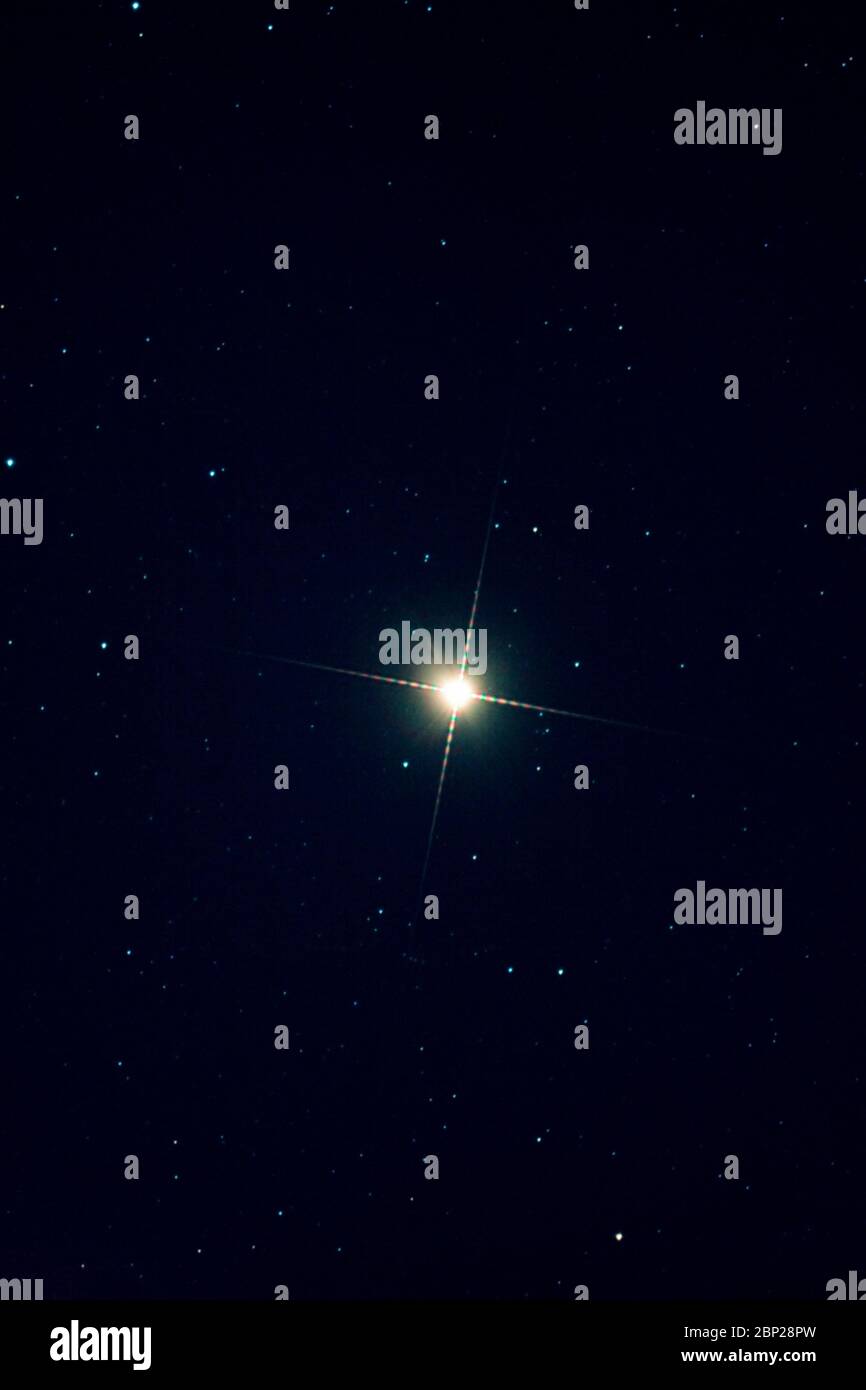 La stella gigante rossa Betelgeuse nella costellazione Orion Foto Stock