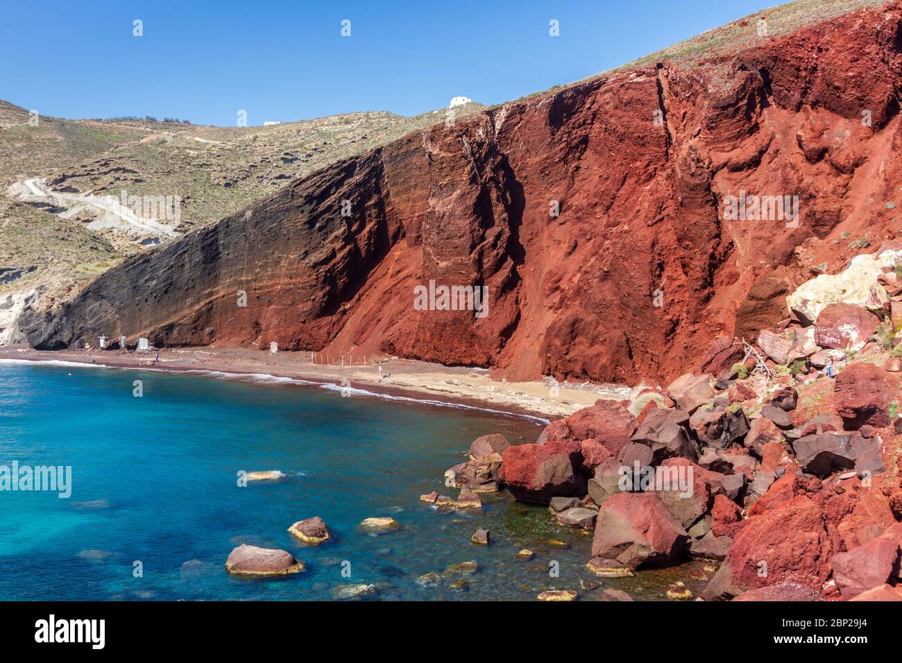 La famosa Spiaggia Rossa (Kokkini Paralia) dell'isola di Santorini, Grecia, Europa. Foto Stock