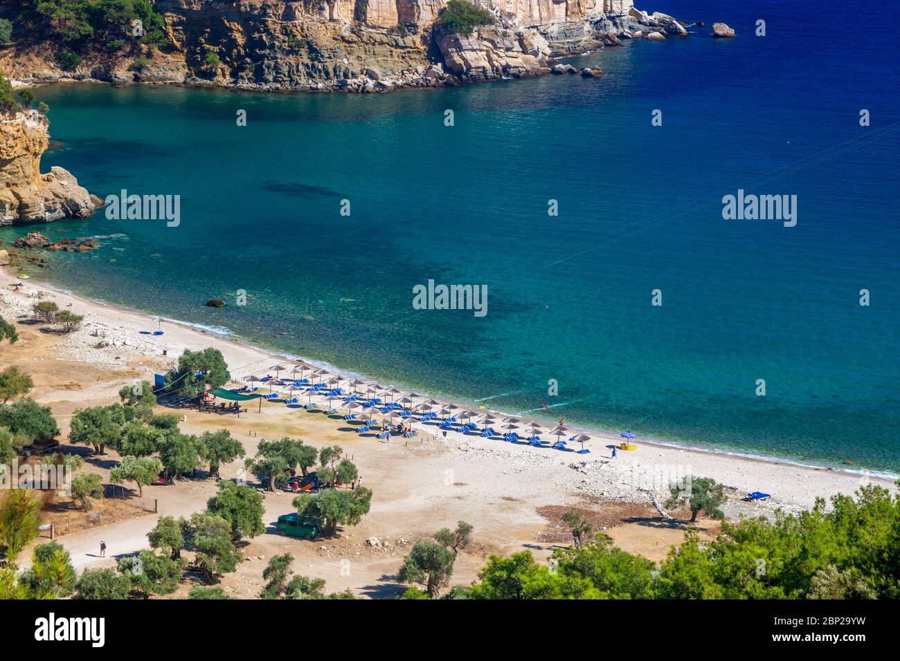 Spiaggia Livadi, sull'isola di Thassos (o Thasos), nel Mar Egeo settentrionale, Grecia, Europa. Foto Stock