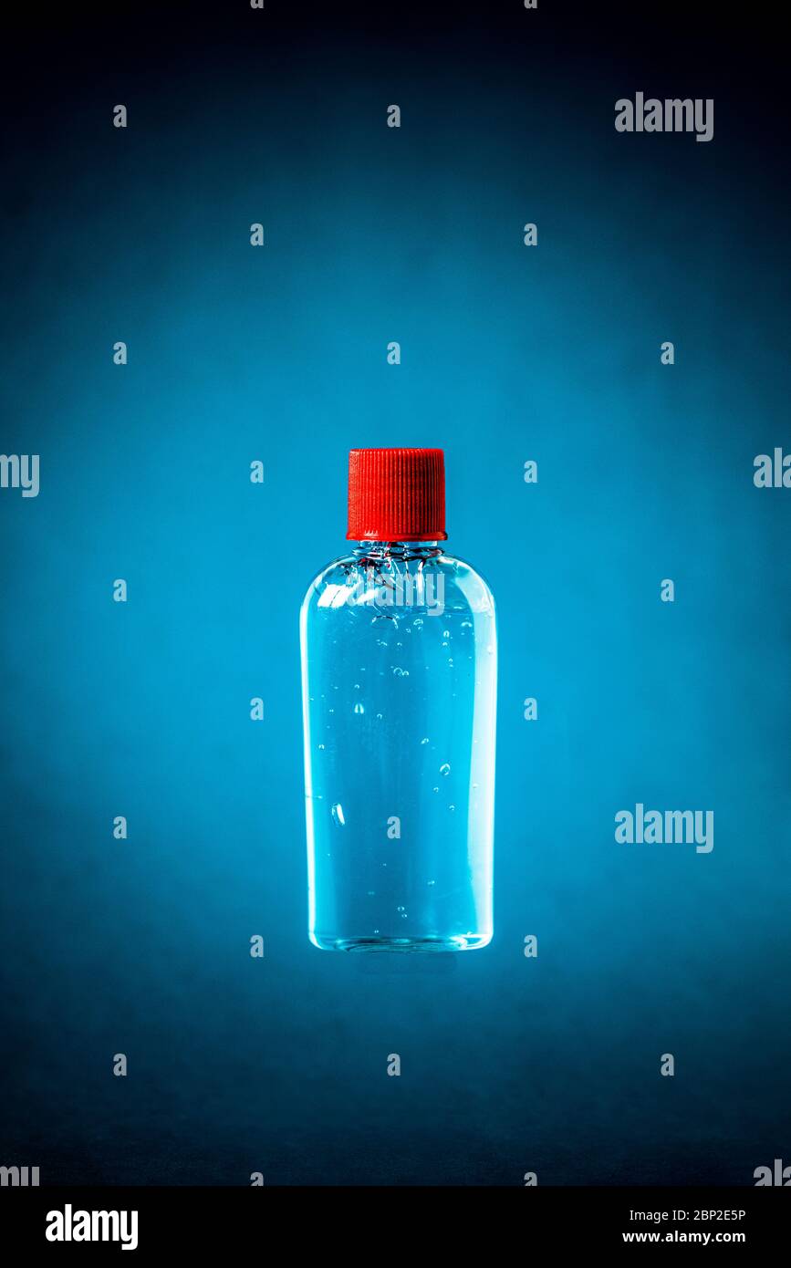 A base di alcool gel disinfettante. Foto Stock