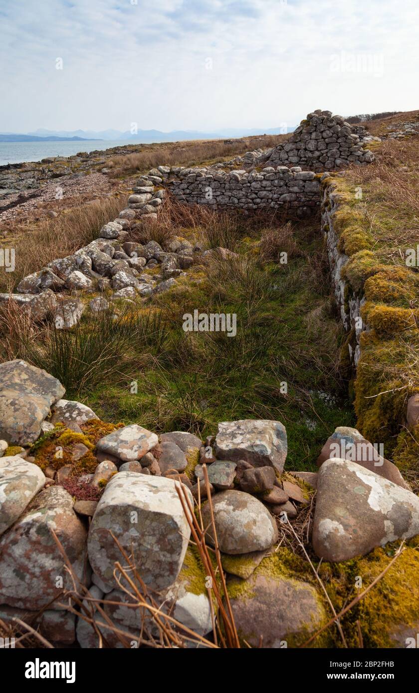 Port-na Caranean un insediamento abbandonato sulla riva meridionale del Loch Scresort sulla costa orientale di Rum nelle Ebridi interne Foto Stock