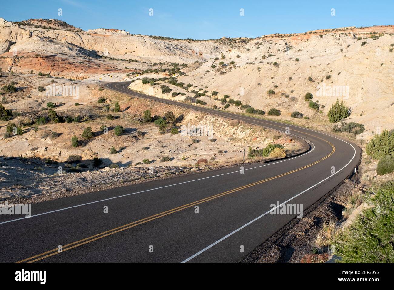 Tratto tortuoso della strada panoramica 12 a Escalante, Utah Foto Stock