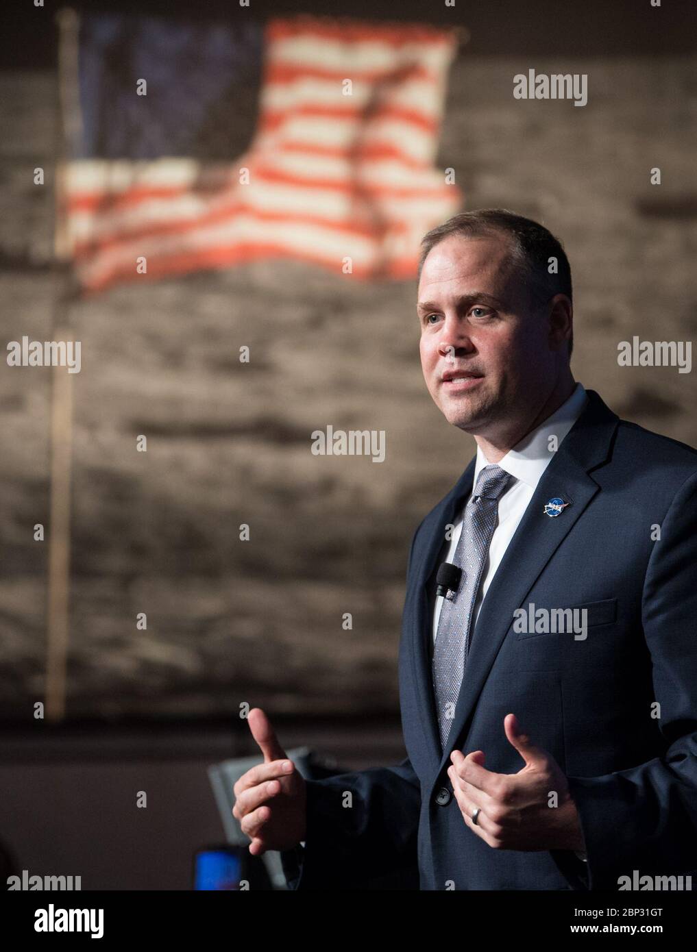 Il 14 maggio 2019, l'amministratore della NASA Jim Bridenstine ha rilasciato osservazioni di apertura presso un municipio della NASA a Washington, D.C., discutendo l'emendamento alla richiesta di bilancio per l'anno fiscale 20, volto a sostenere l'obiettivo dell'agenzia di atterrare gli astronauti sulla Luna entro il 2024. Foto Stock