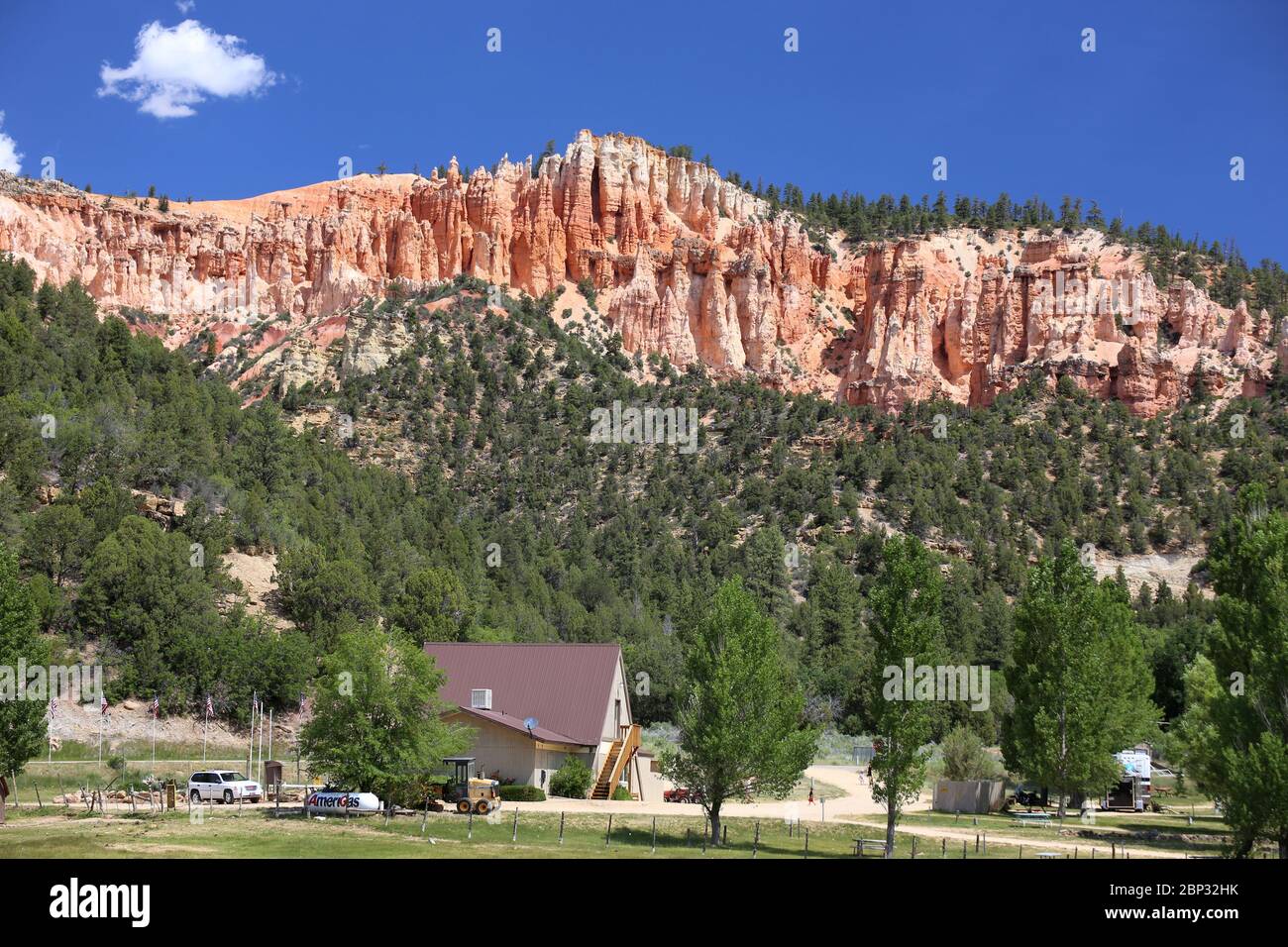 Vista delle formazioni rocciose rosa di hoodoo nella contea di Kane, Utah Foto Stock
