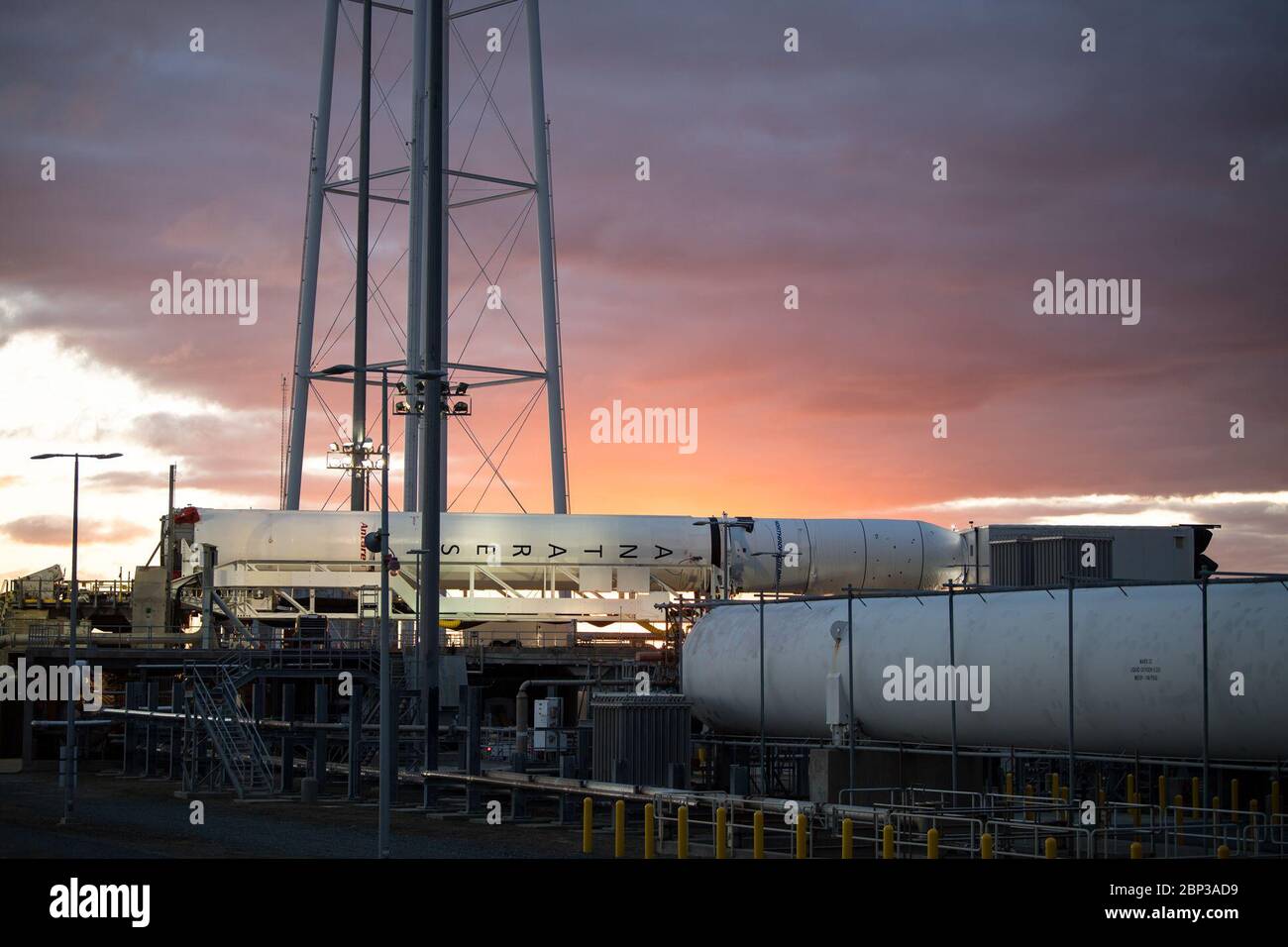 Il 7 febbraio 2020, il razzo Antares di Northrop Grumman, che trasportava la navicella Cygnus, è pronto per il lancio presso la Wallops Flight Facility della NASA in Virginia. La missione CRS-13 consegnerà più di 7.500 chili di rifornimenti alla stazione spaziale Internazionale. Foto Stock