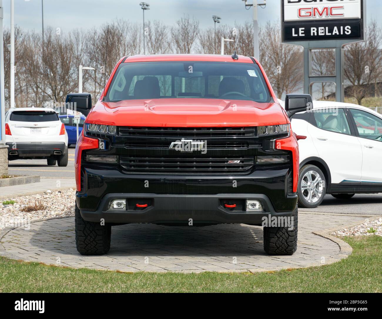 Montreal, Canada - 2 maggio 2020: Red Chevy Z71 Silverado auto. Chevrolet si riferì colloquialmente a Chevy e formalmente alla Chevrolet Division di GENA Foto Stock