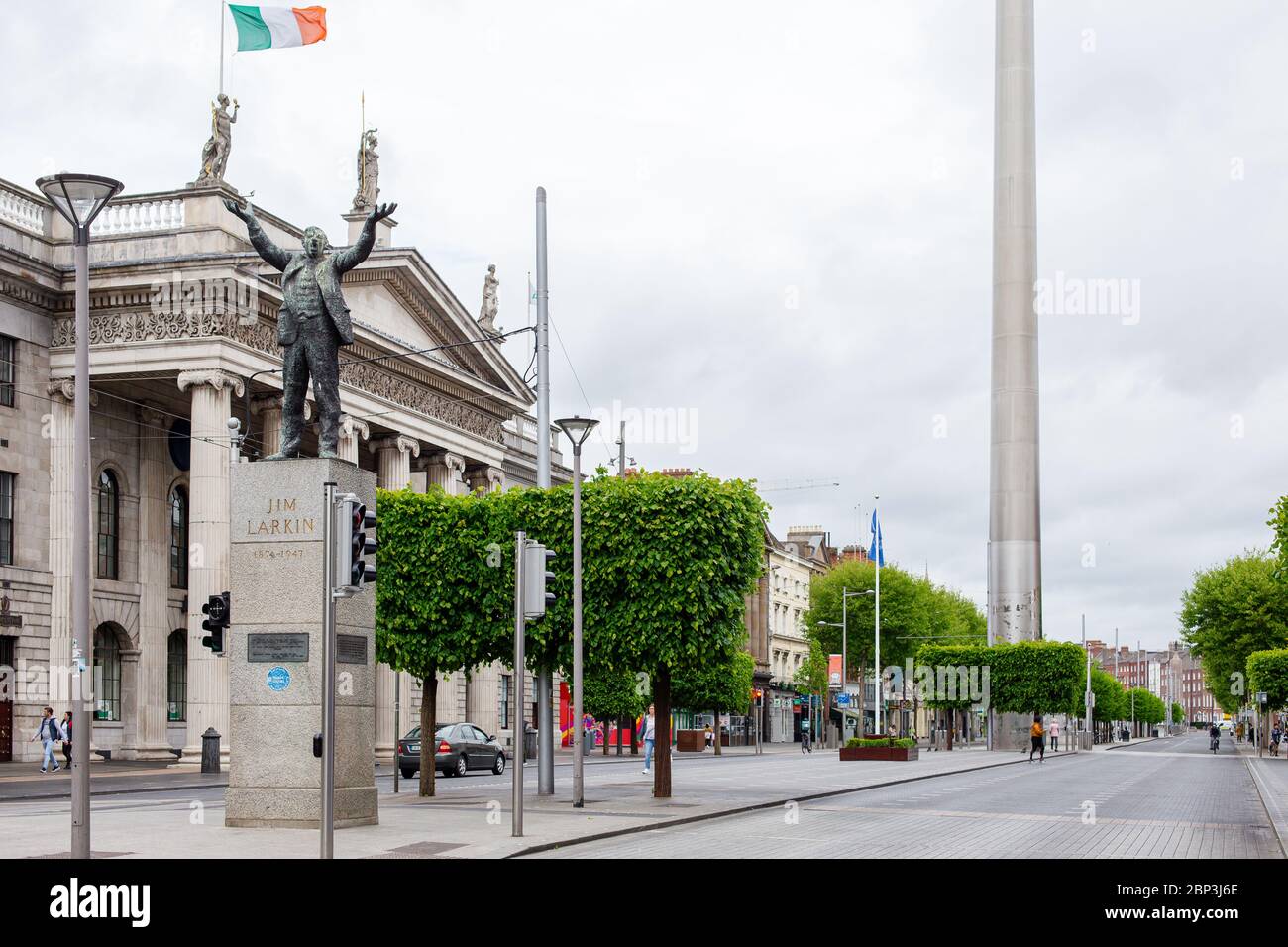 Dublino, Irlanda. Maggio 2020. Il traffico e i footfall limitati su o`Connell St a Dublino, in quanto i negozi e le aziende sono chiusi a causa delle restrizioni pandemiche del Covid-19 Foto Stock