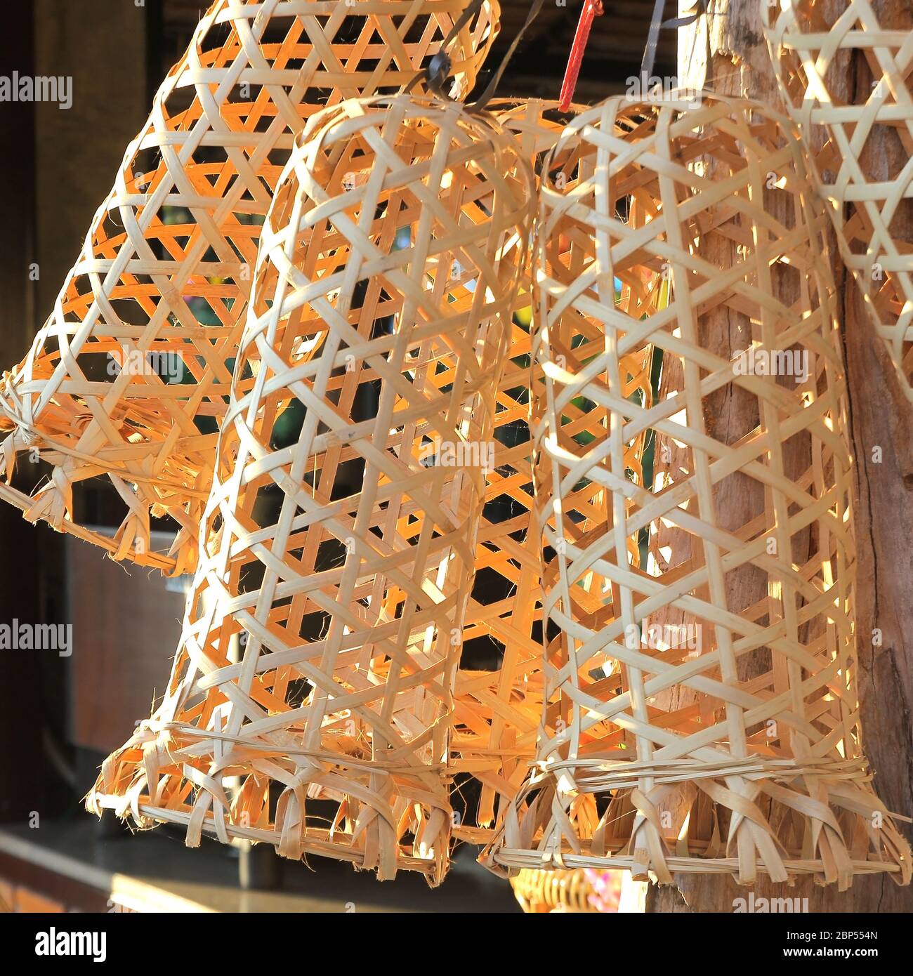 foto di cesti in vimini fatti di bambù Foto Stock